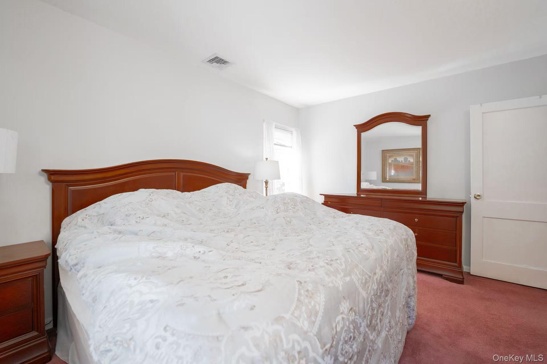 636 S 13th Street, New Hyde Park, NY 11040