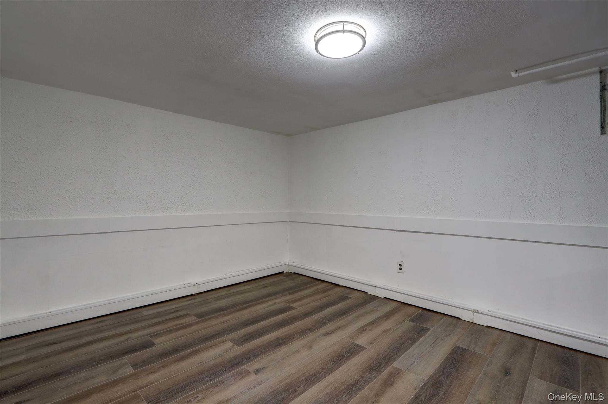 33 Oak street, Hicksville, NY 11801