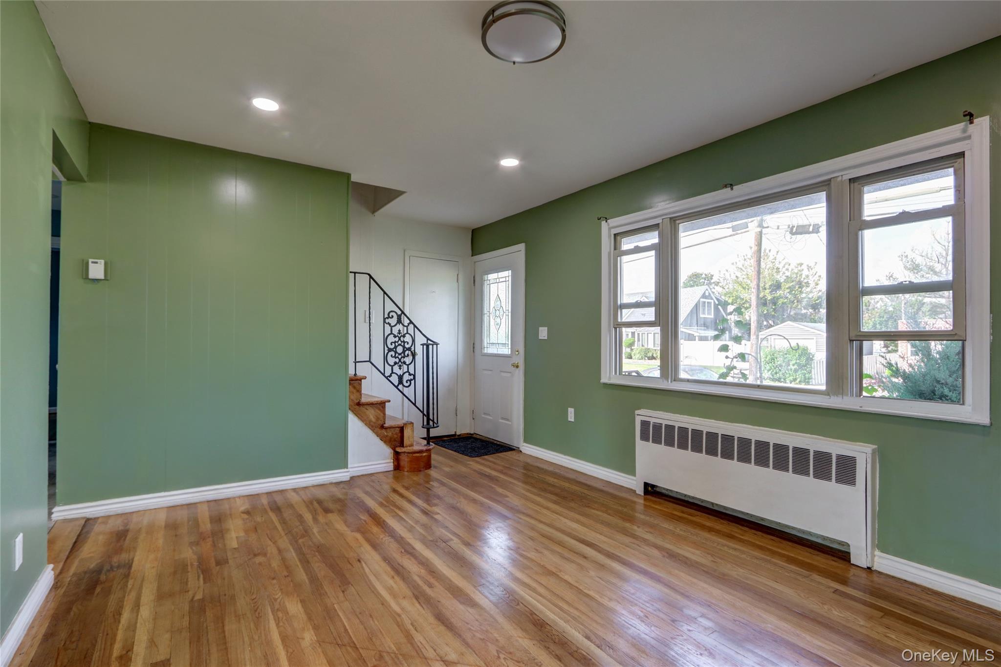 33 Oak street, Hicksville, NY 11801