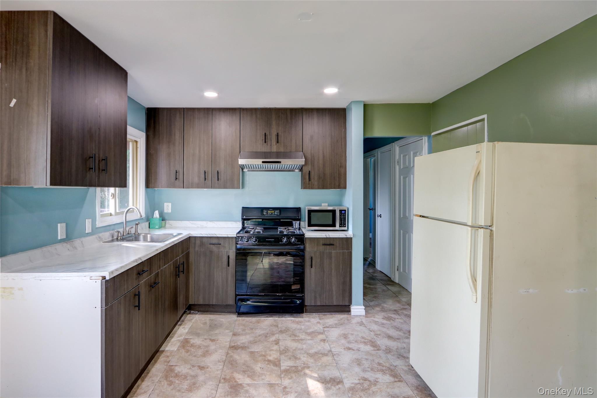 33 Oak street, Hicksville, NY 11801