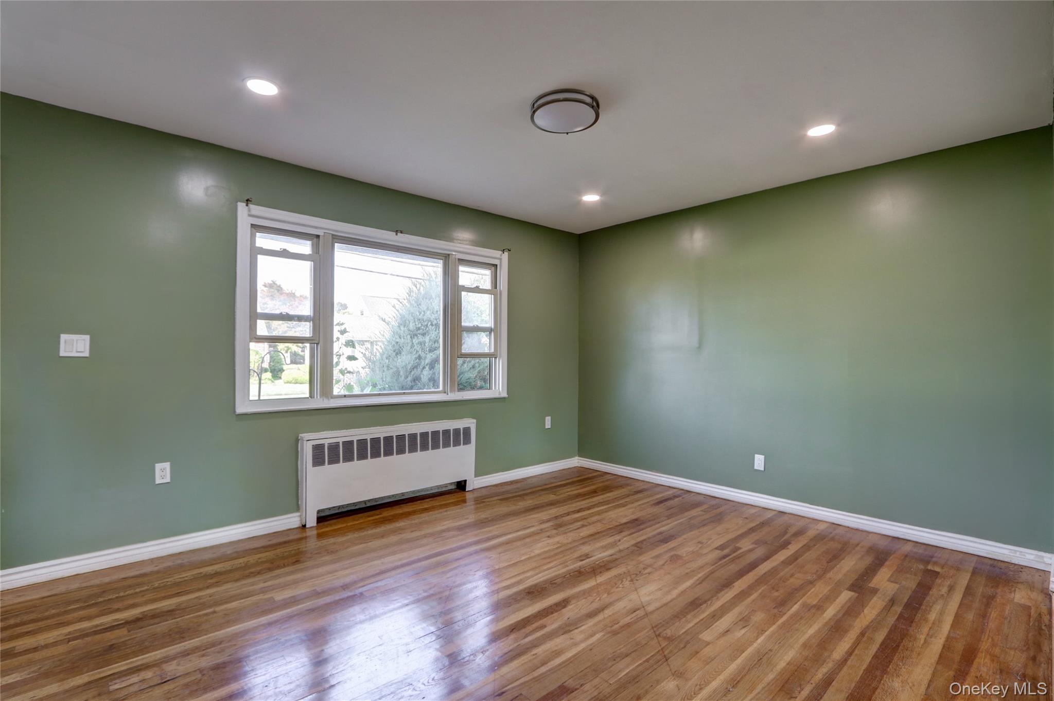 33 Oak street, Hicksville, NY 11801