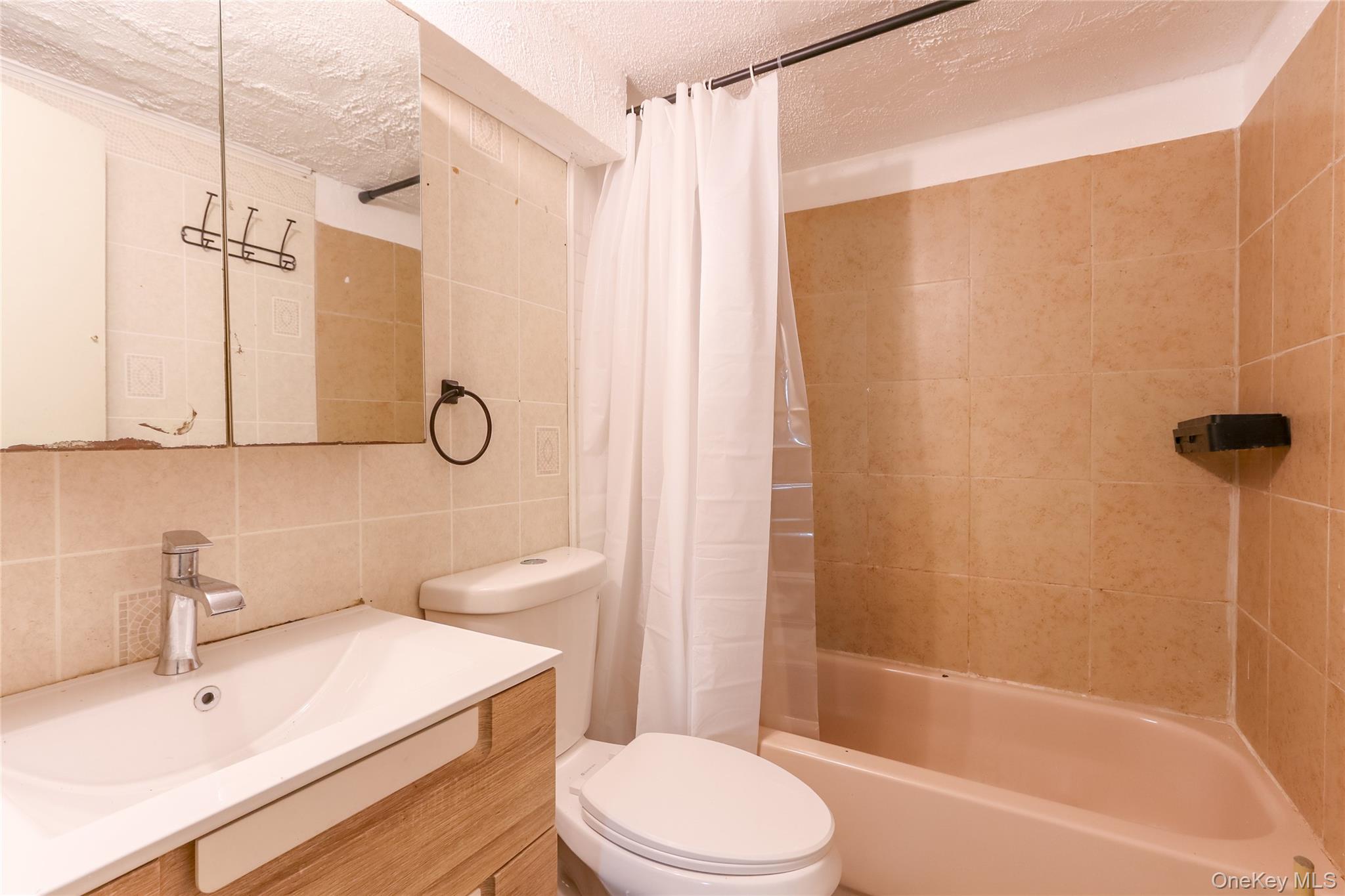 33 Oak street, Hicksville, NY 11801