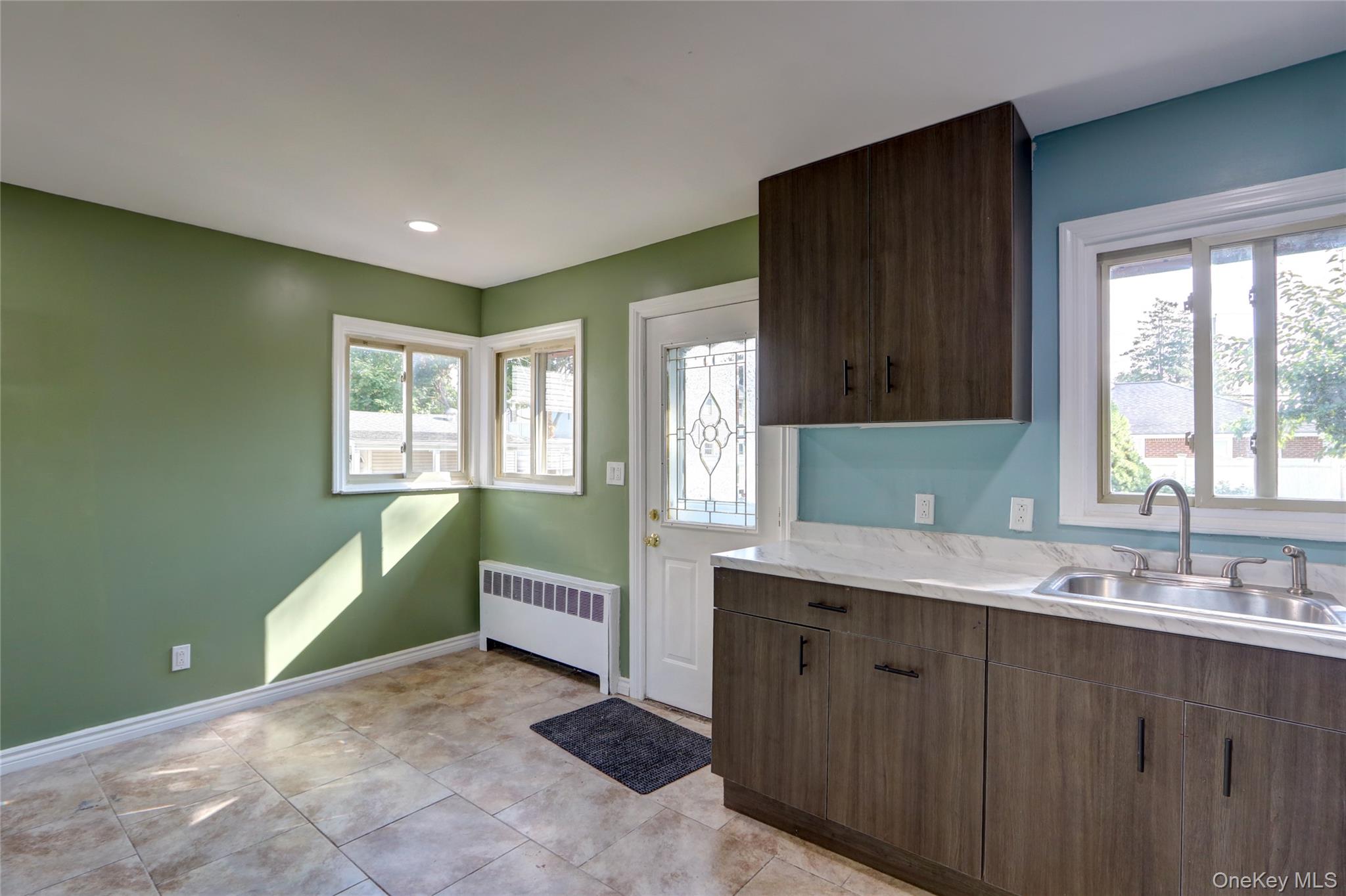 33 Oak street, Hicksville, NY 11801