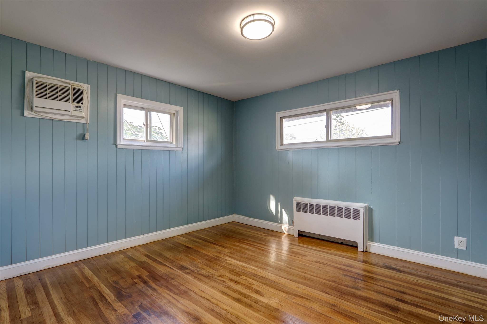 33 Oak street, Hicksville, NY 11801