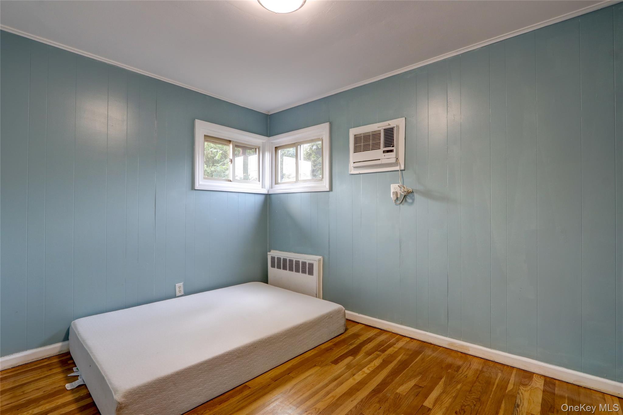 33 Oak street, Hicksville, NY 11801