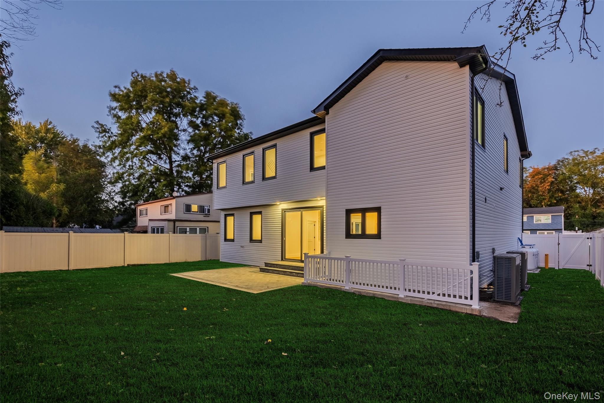 182 Friends Lane, Westbury, NY 11590