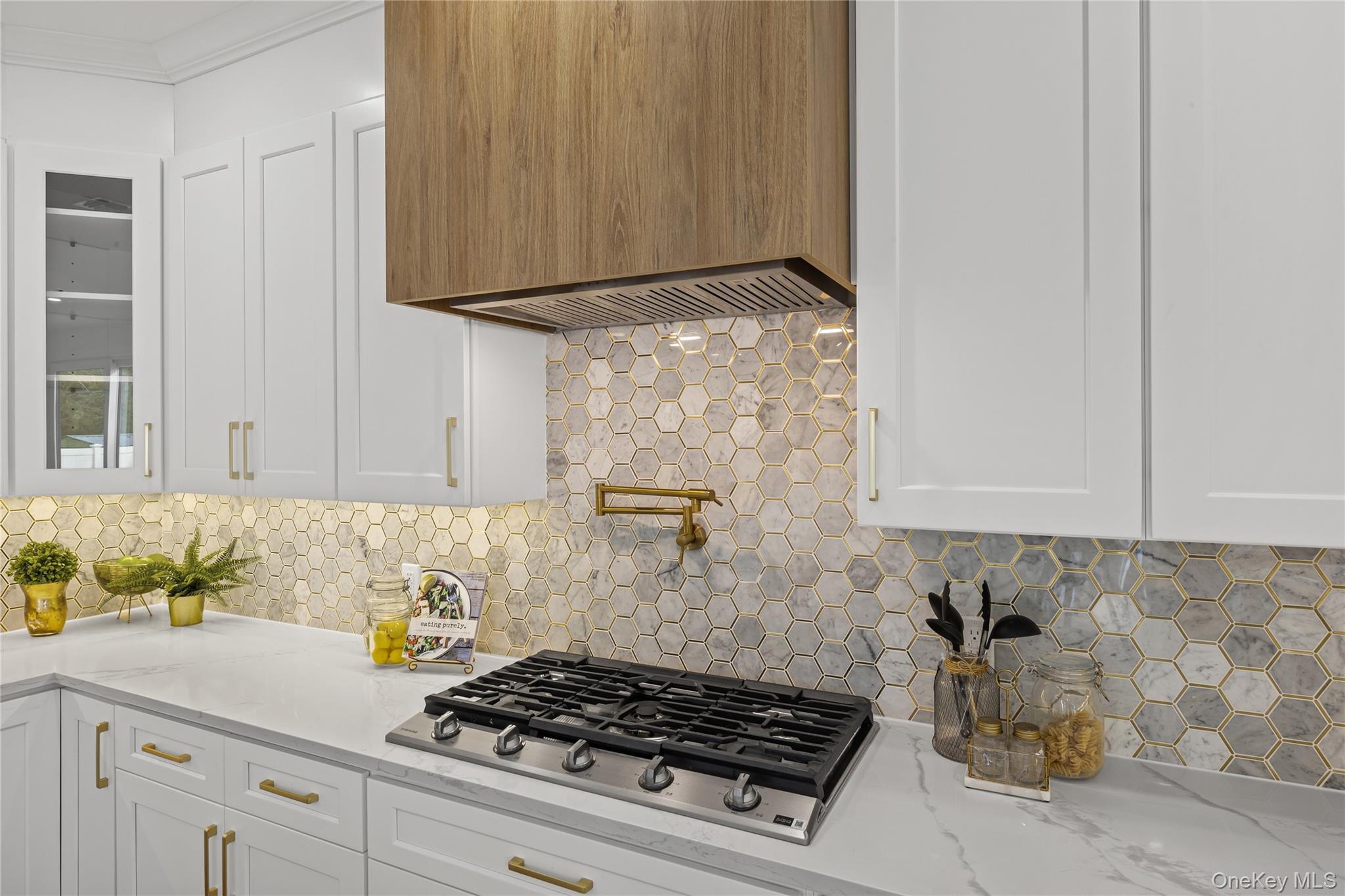 182 Friends Lane, Westbury, NY 11590