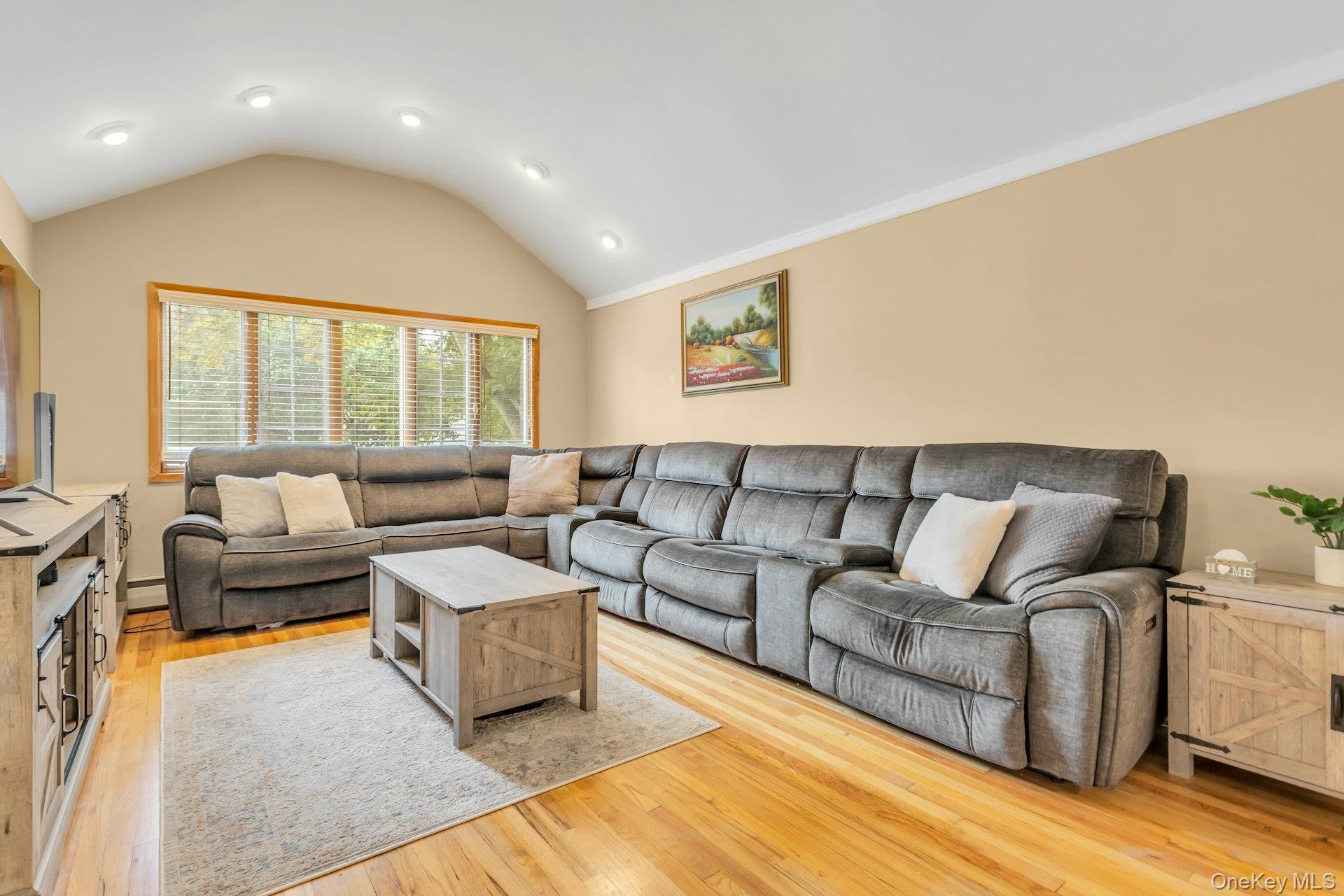 8 Lois Lane, Old Bethpage, NY 11804