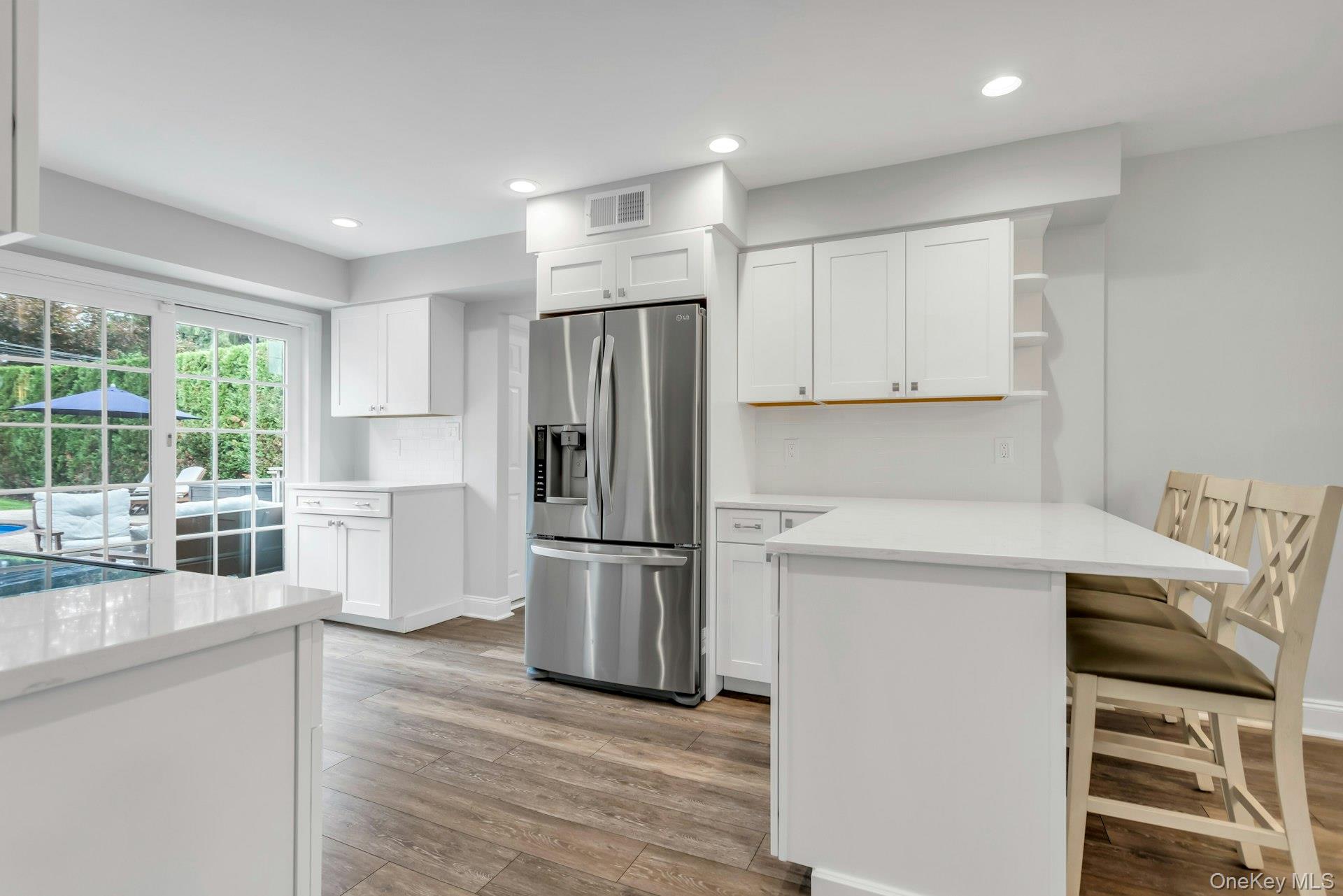 8 Lois Lane, Old Bethpage, NY 11804