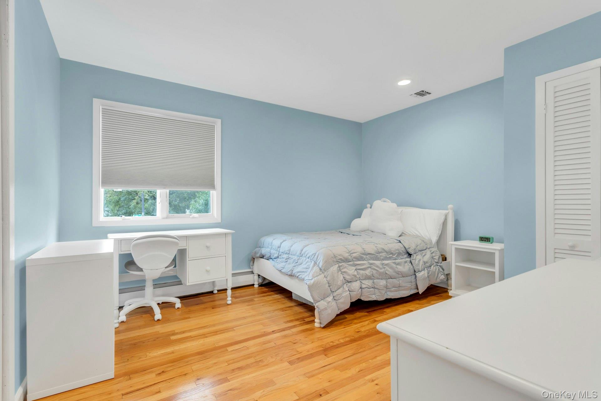 8 Lois Lane, Old Bethpage, NY 11804