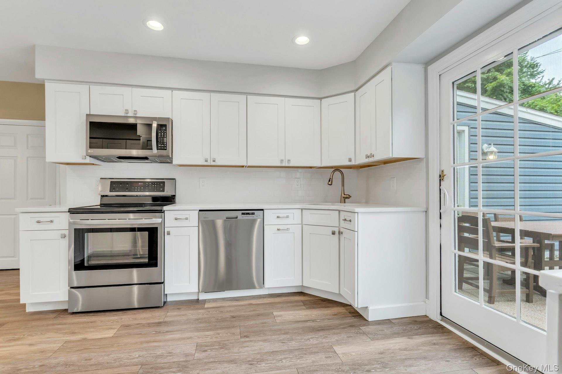 8 Lois Lane, Old Bethpage, NY 11804