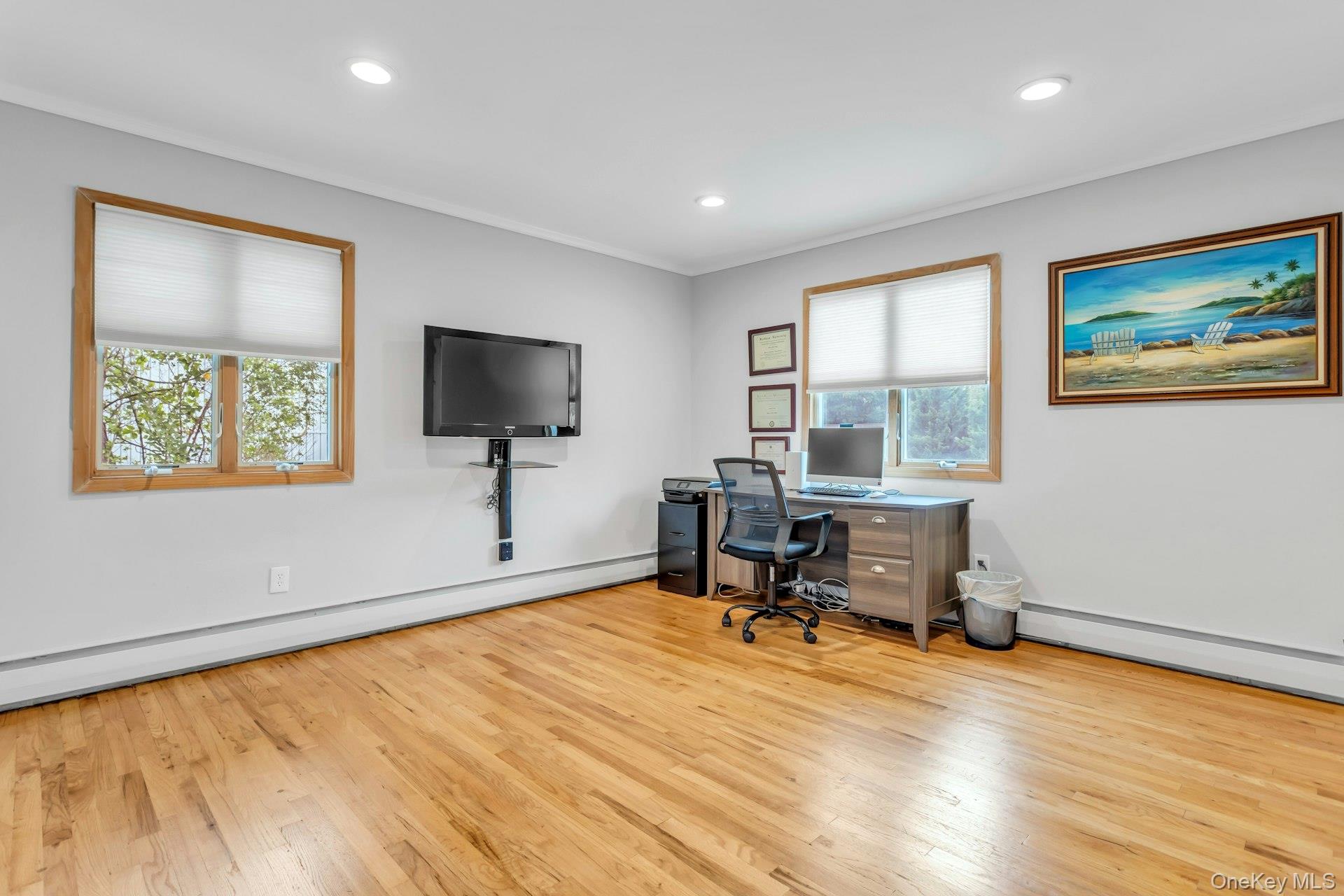 8 Lois Lane, Old Bethpage, NY 11804