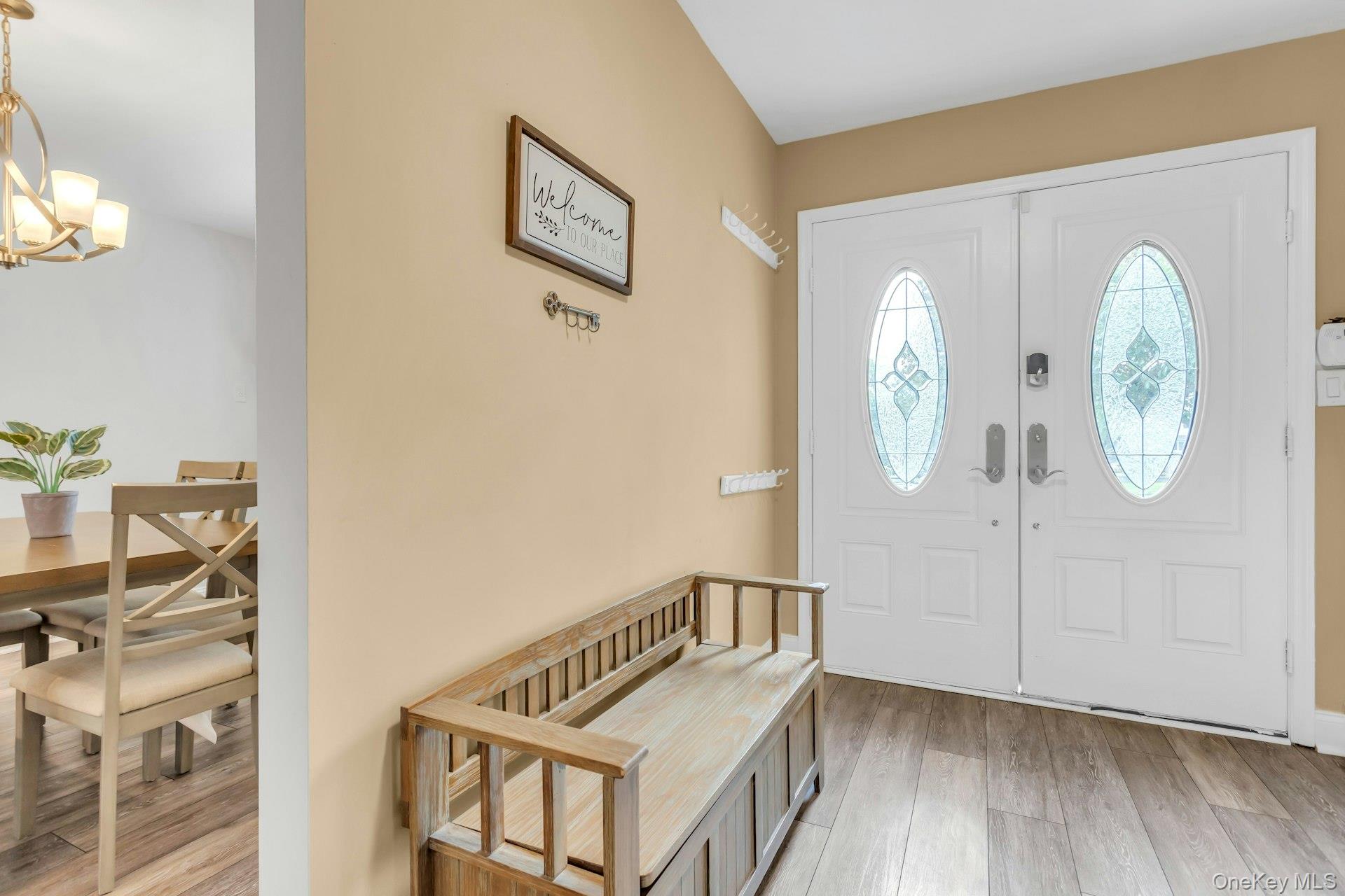 8 Lois Lane, Old Bethpage, NY 11804