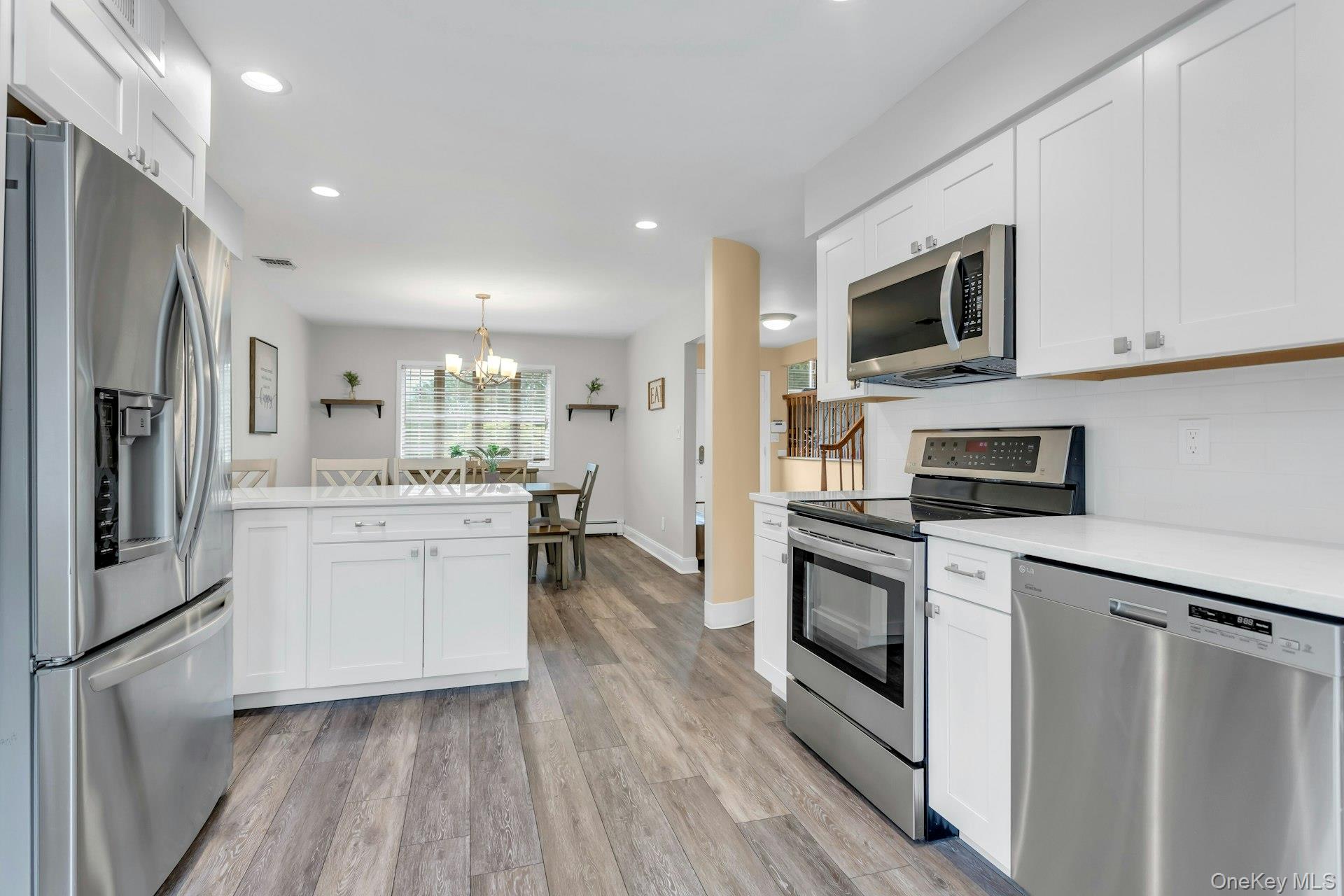 8 Lois Lane, Old Bethpage, NY 11804