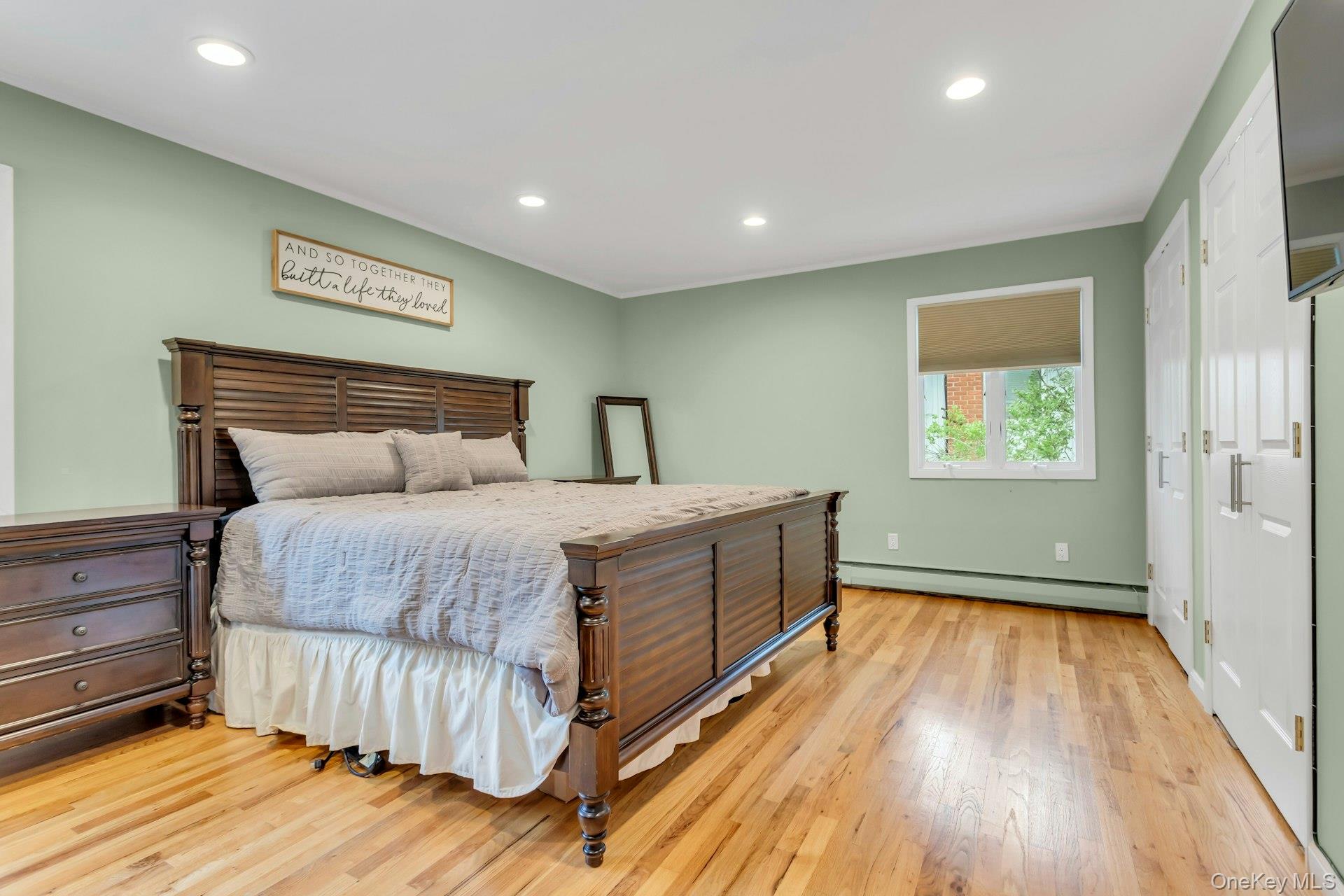 8 Lois Lane, Old Bethpage, NY 11804