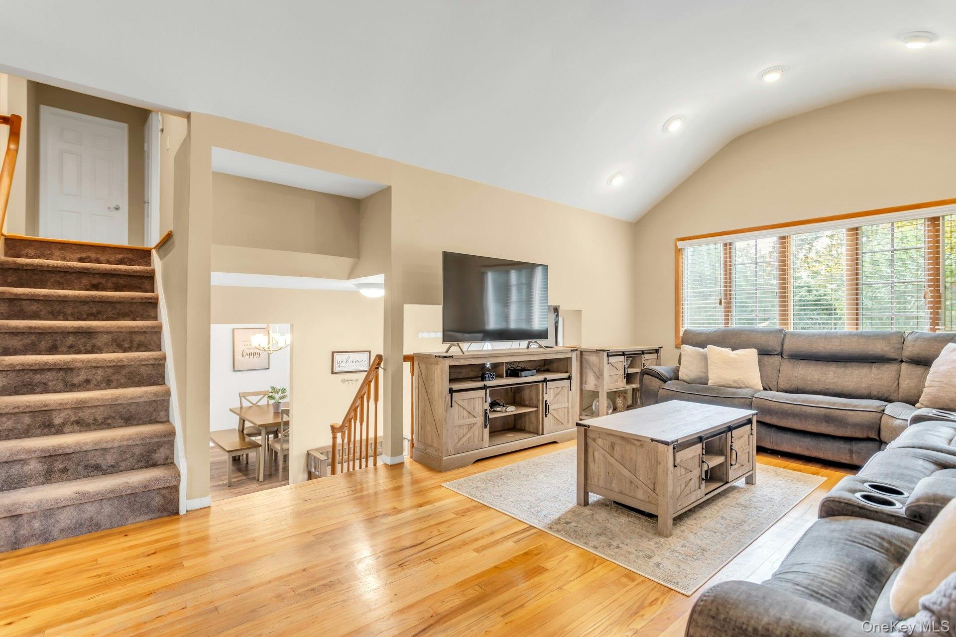 8 Lois Lane, Old Bethpage, NY 11804