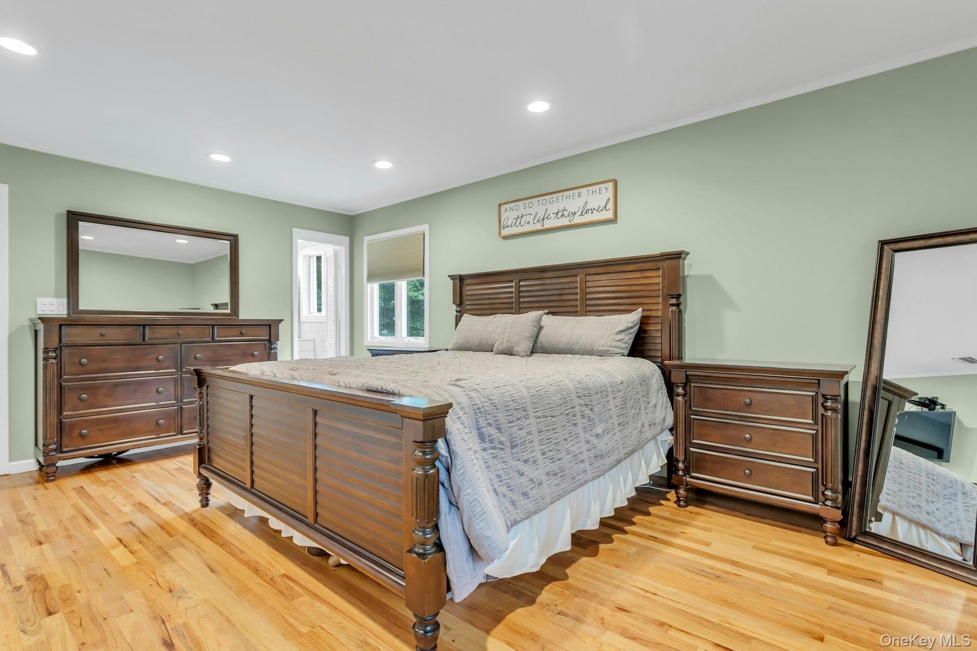 8 Lois Lane, Old Bethpage, NY 11804