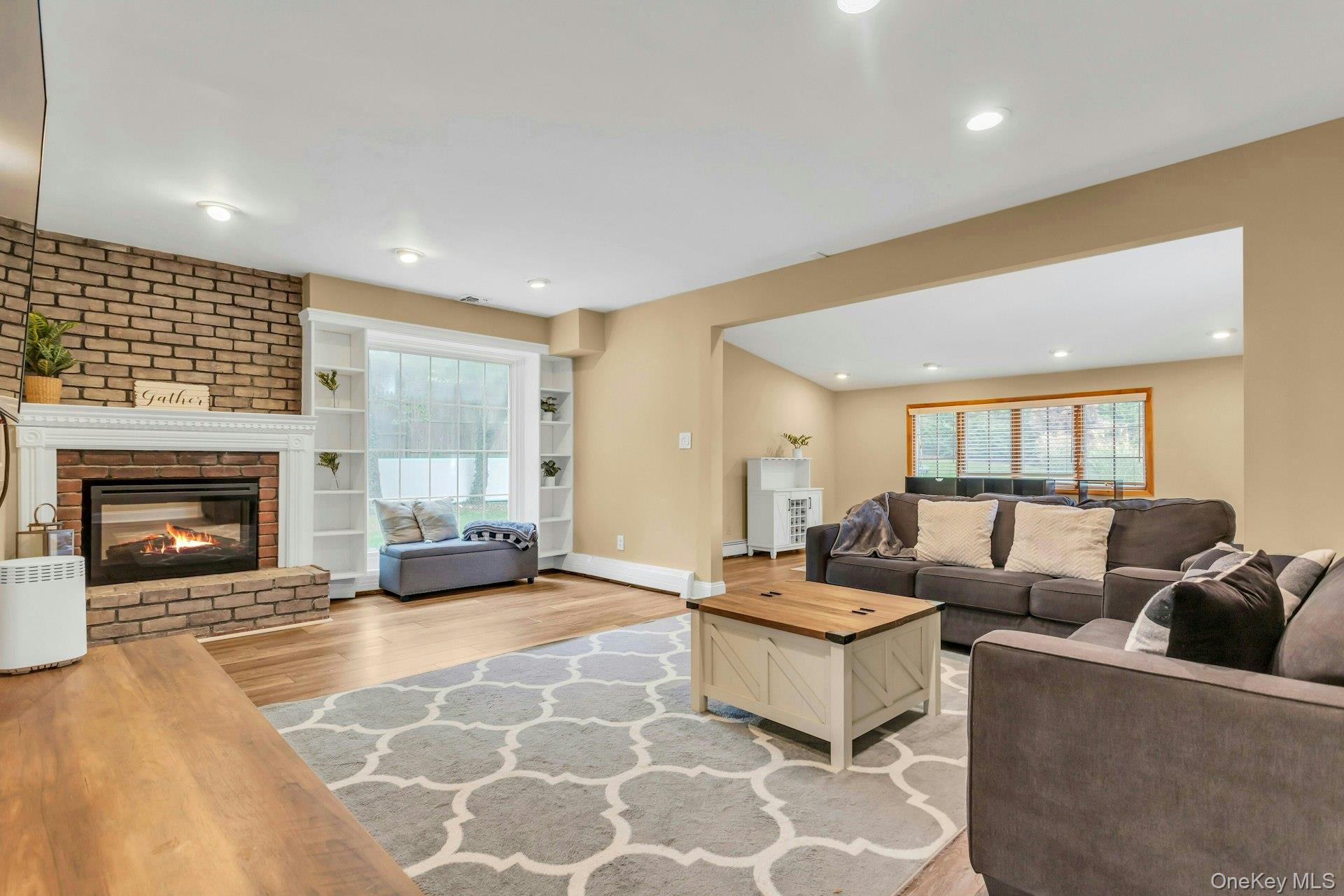 8 Lois Lane, Old Bethpage, NY 11804