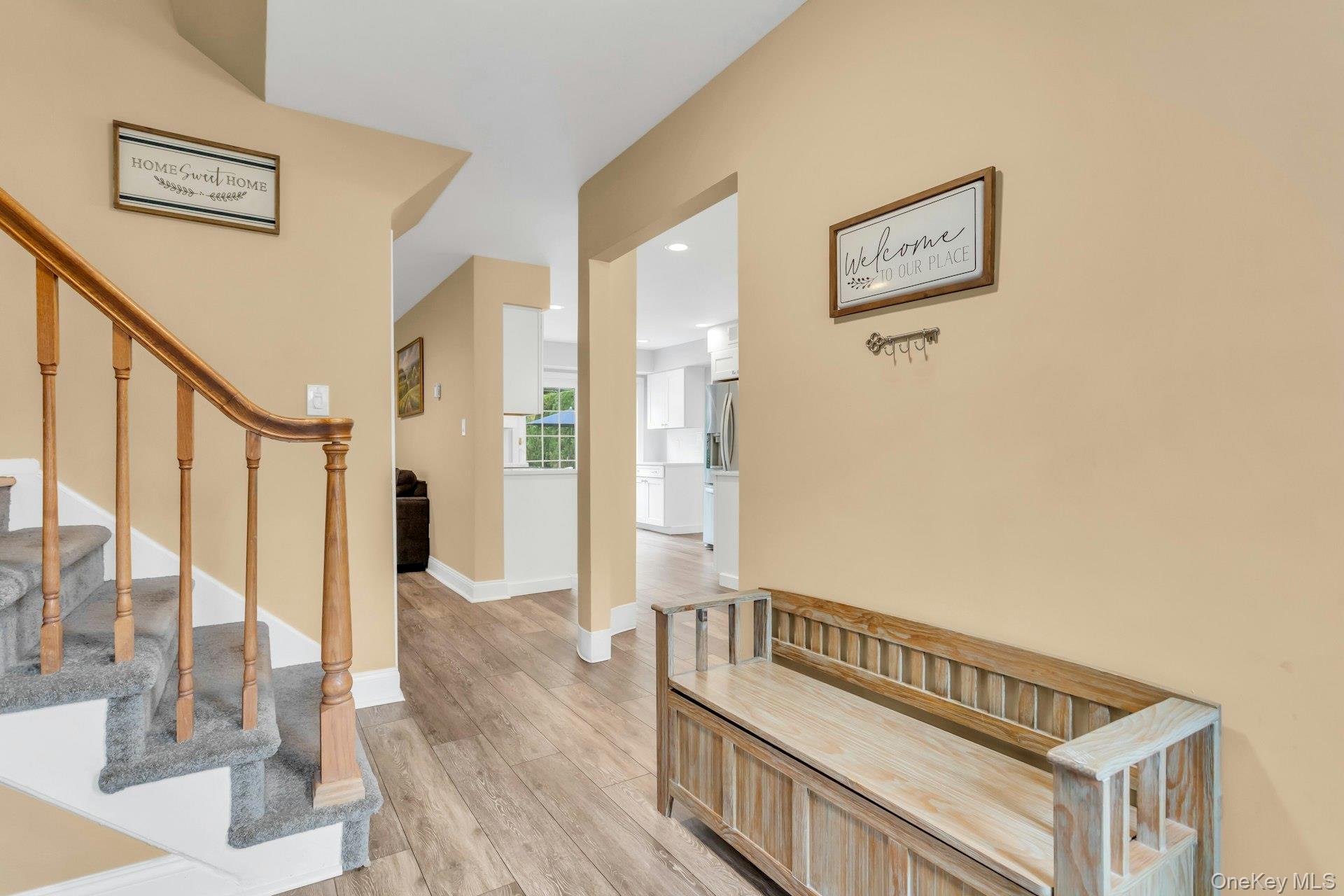 8 Lois Lane, Old Bethpage, NY 11804