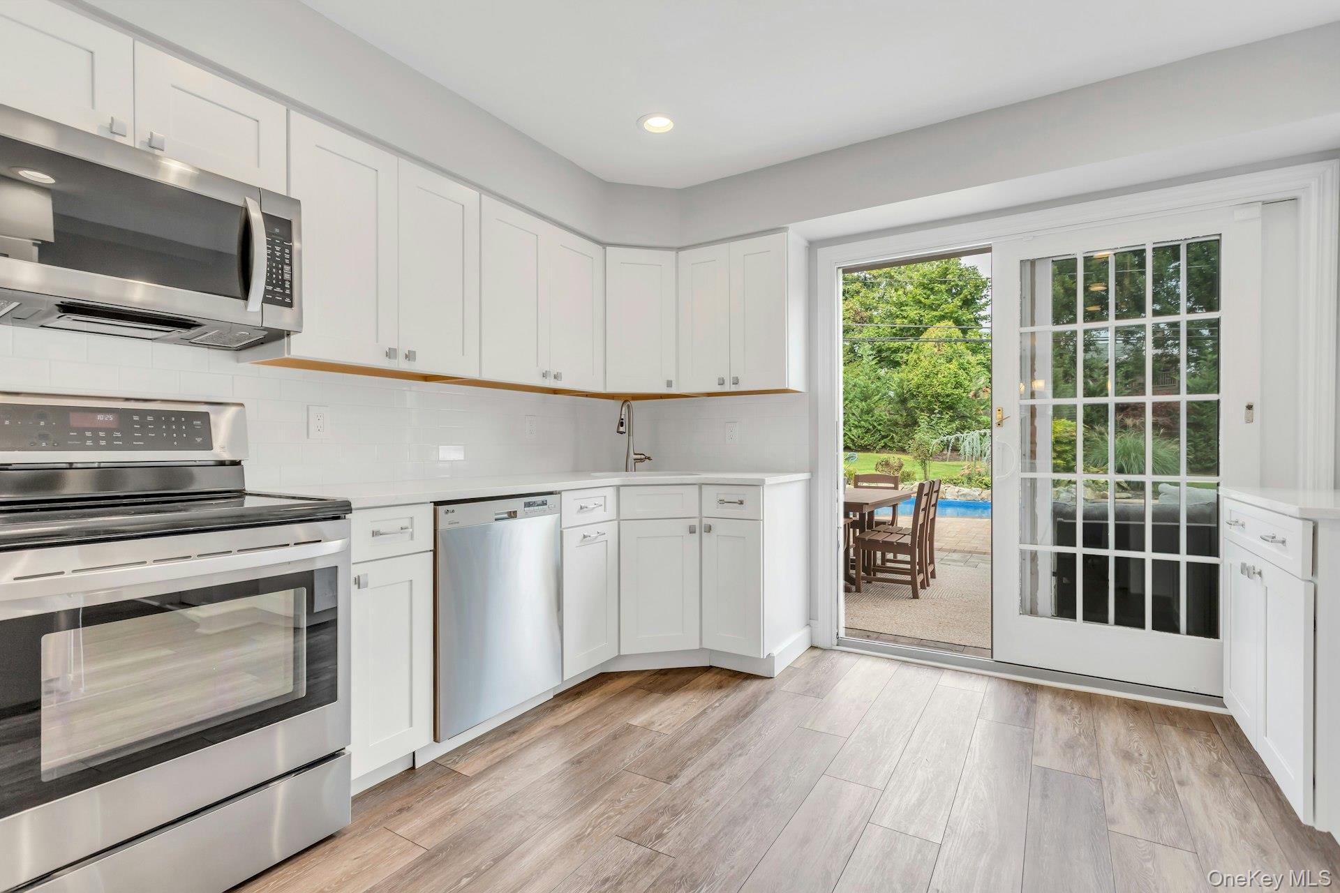 8 Lois Lane, Old Bethpage, NY 11804