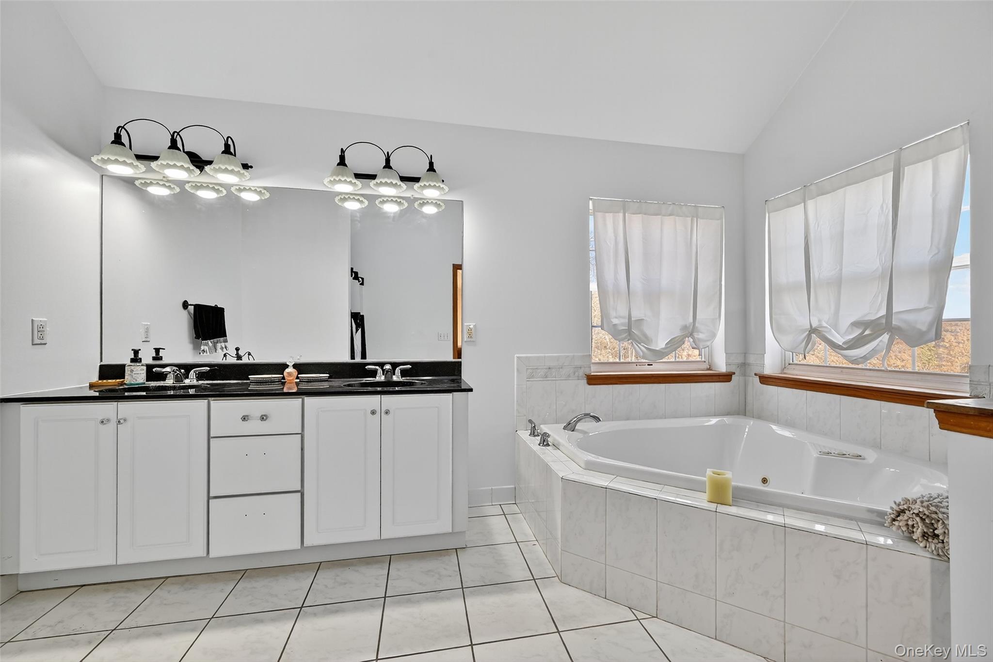 8 Alloway Crescent, Highland Mills, NY 10930