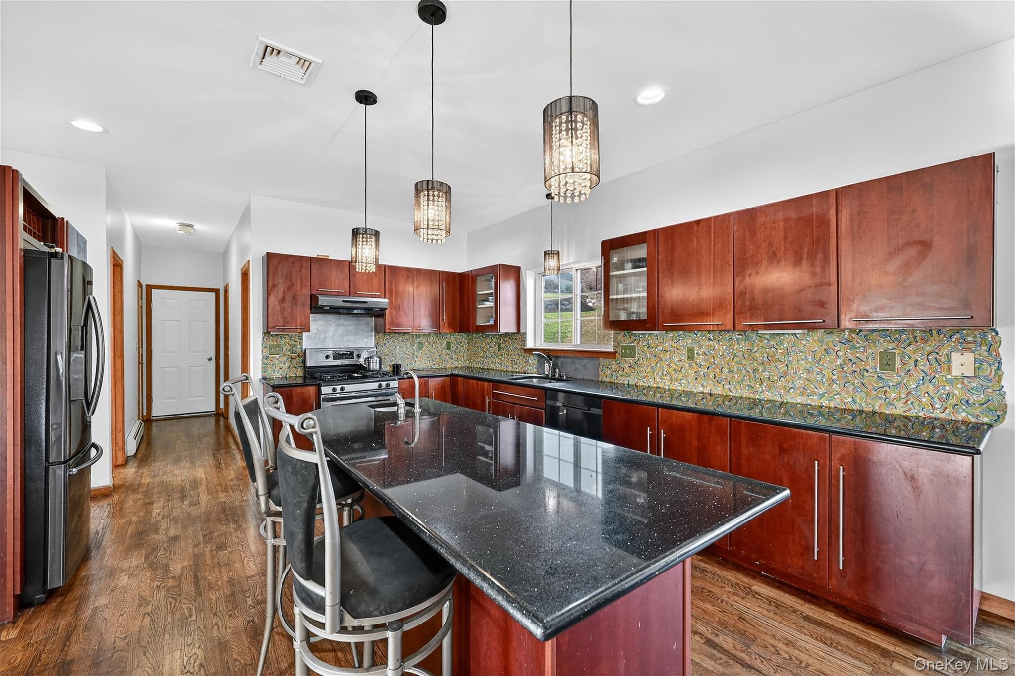 8 Alloway Crescent, Highland Mills, NY 10930