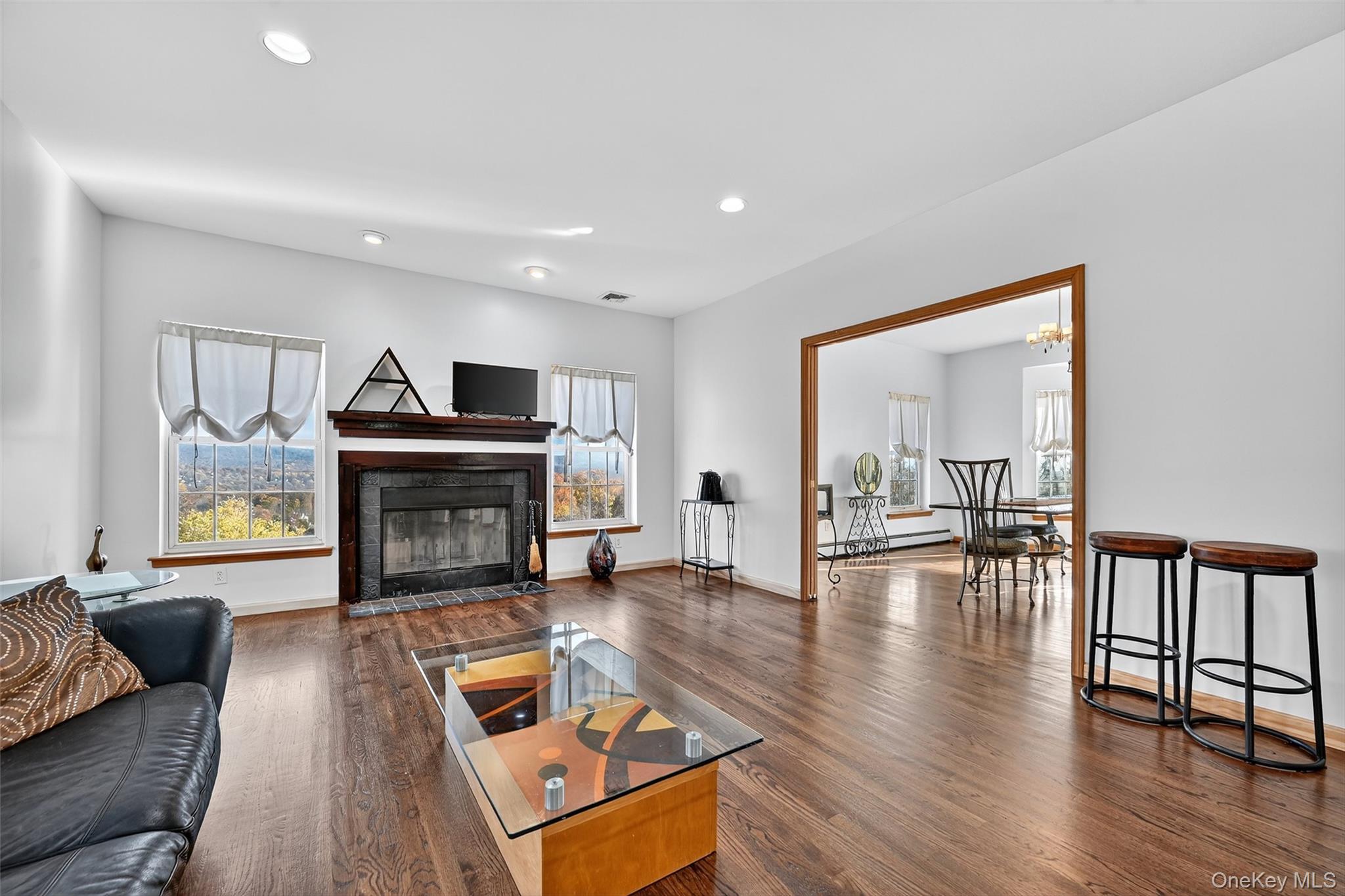 8 Alloway Crescent, Highland Mills, NY 10930