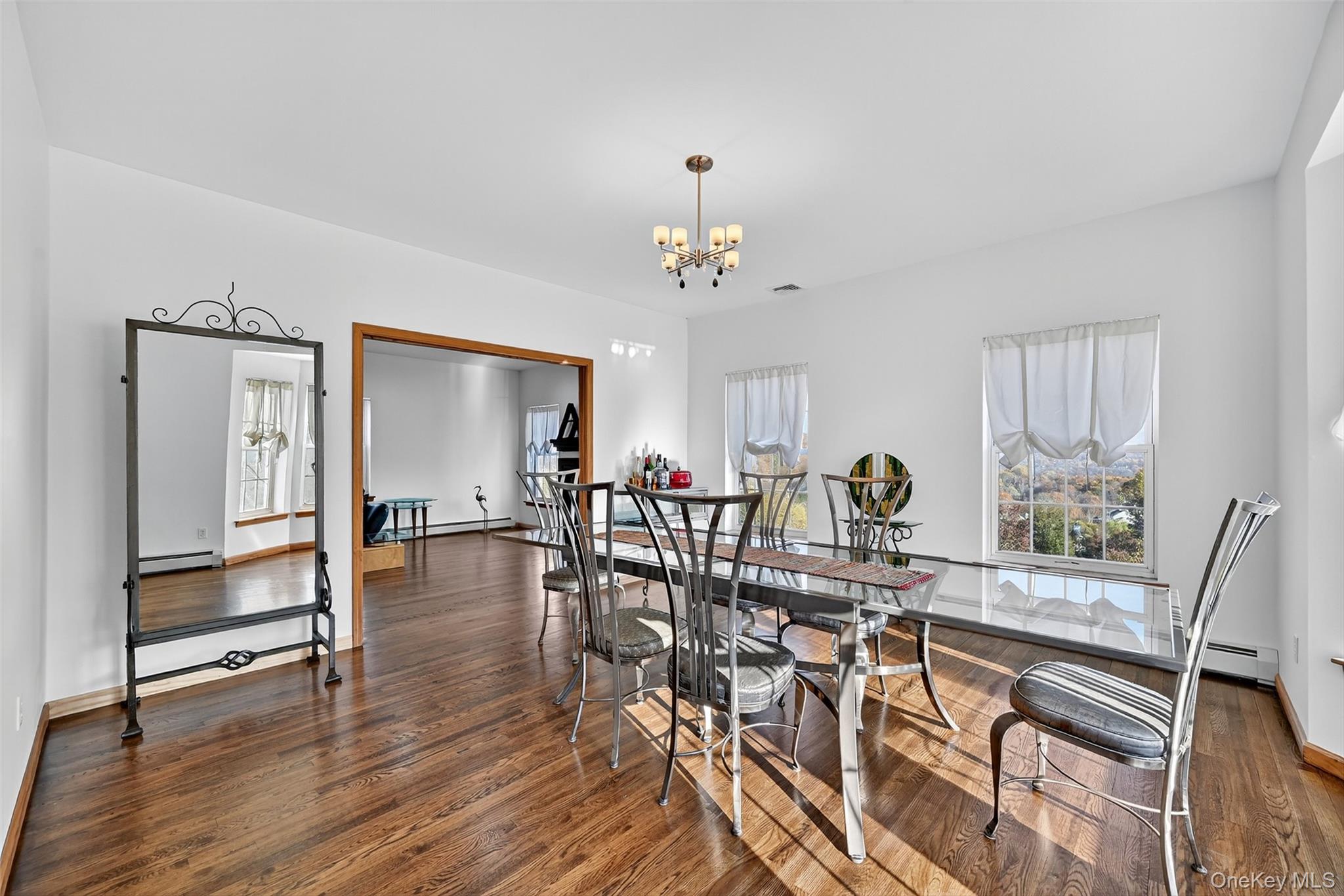 8 Alloway Crescent, Highland Mills, NY 10930