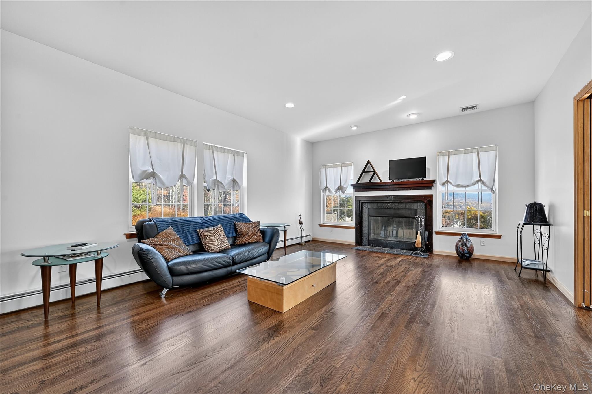 8 Alloway Crescent, Highland Mills, NY 10930