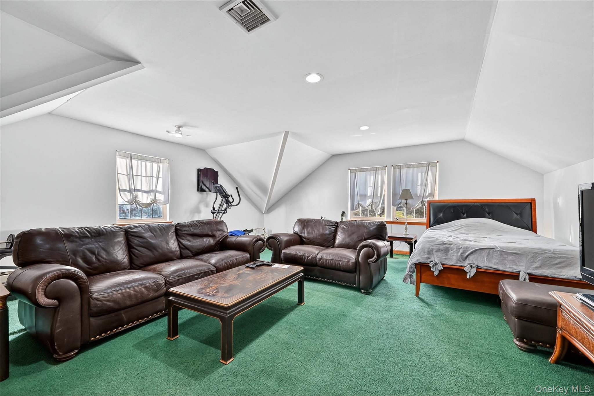 8 Alloway Crescent, Highland Mills, NY 10930