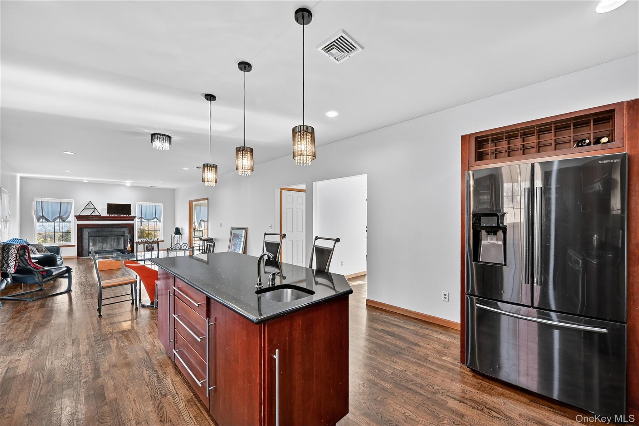 8 Alloway Crescent, Highland Mills, NY 10930