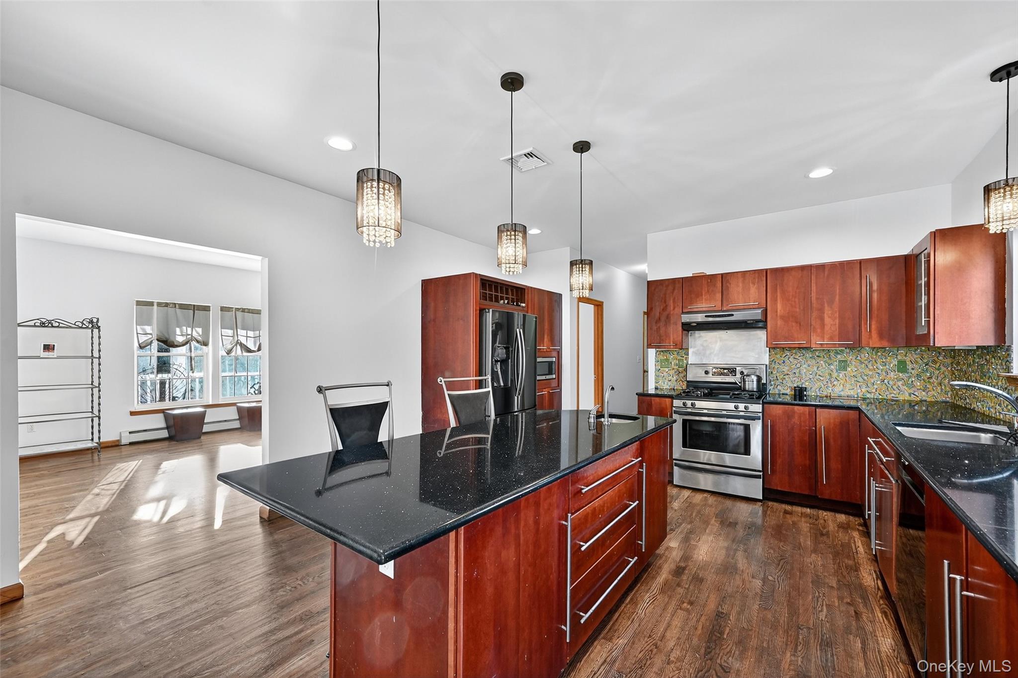 8 Alloway Crescent, Highland Mills, NY 10930