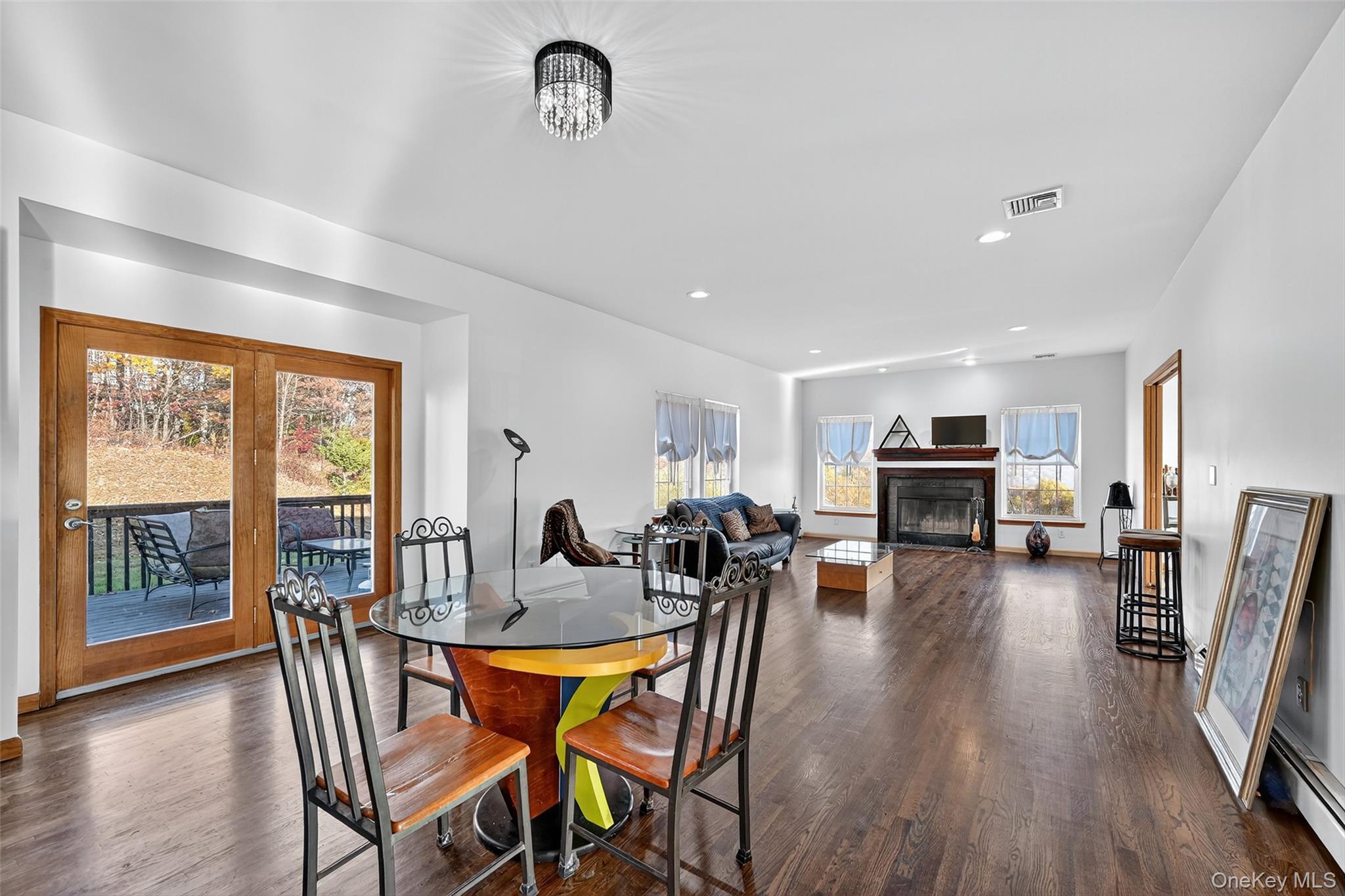 8 Alloway Crescent, Highland Mills, NY 10930