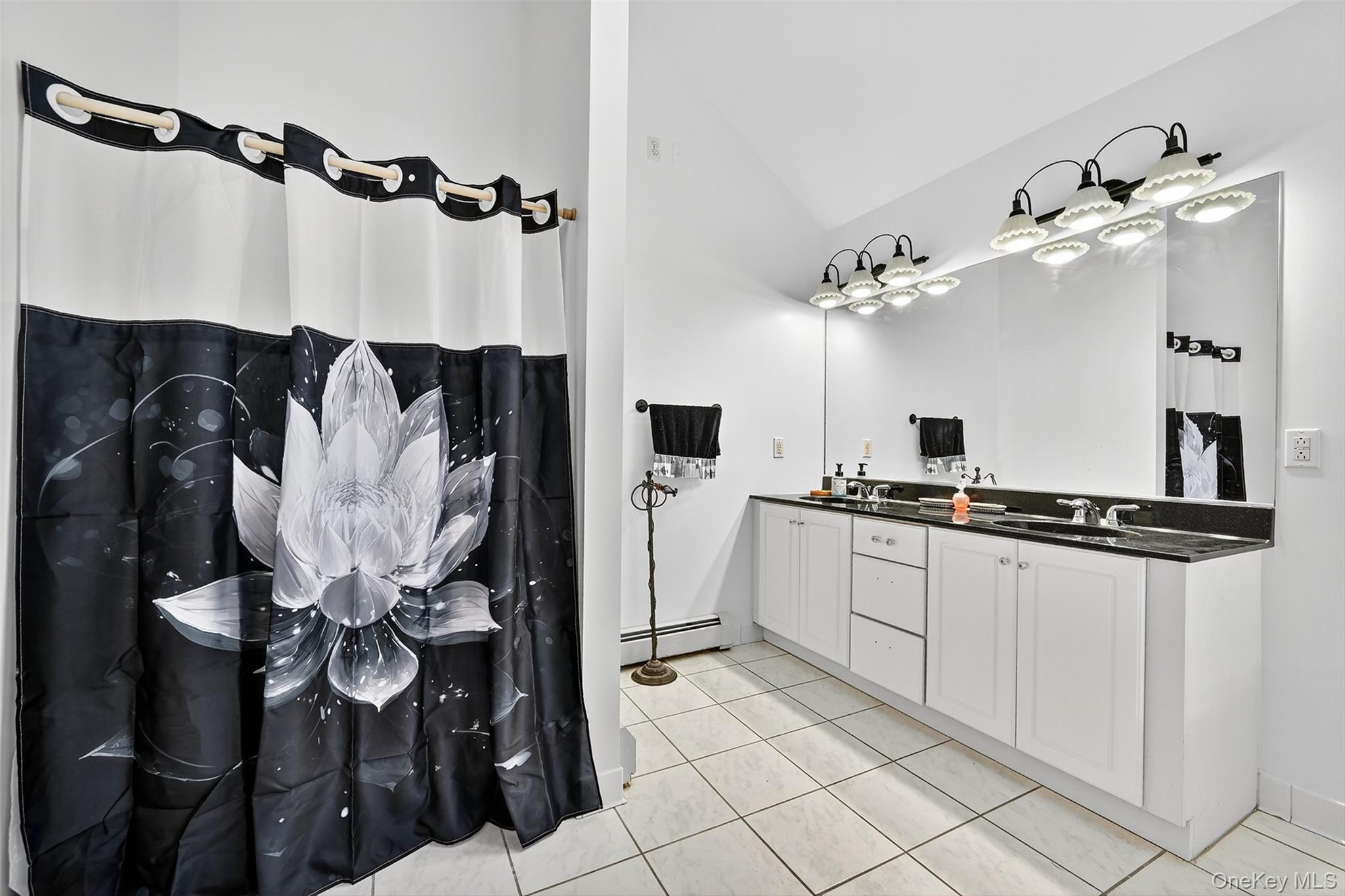 8 Alloway Crescent, Highland Mills, NY 10930