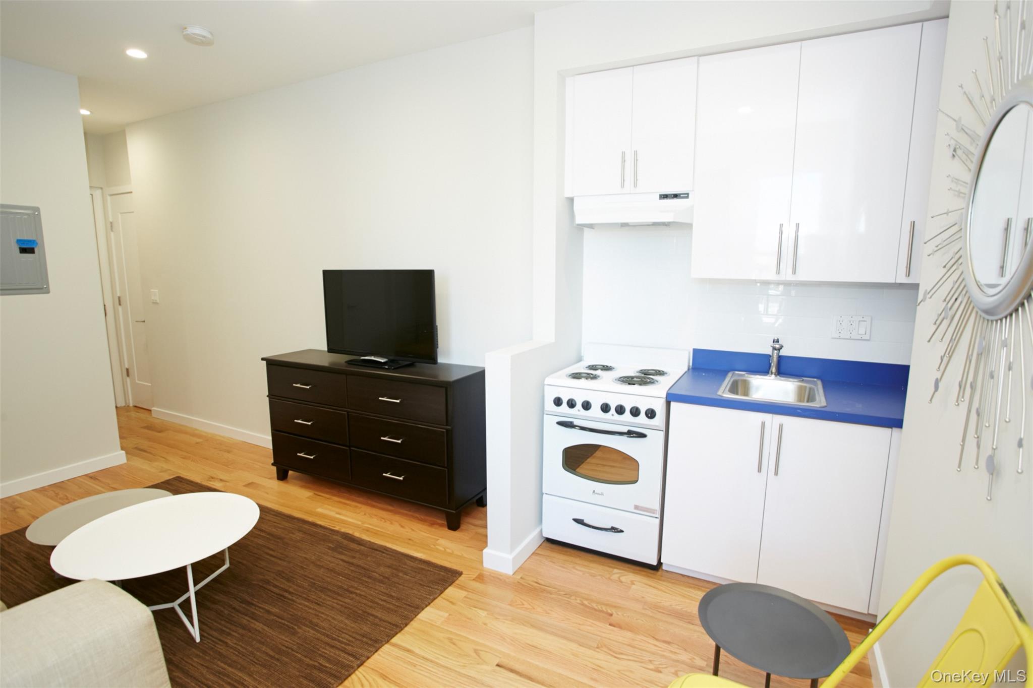 215 E Broadway # 2M, Long Beach, NY 11561