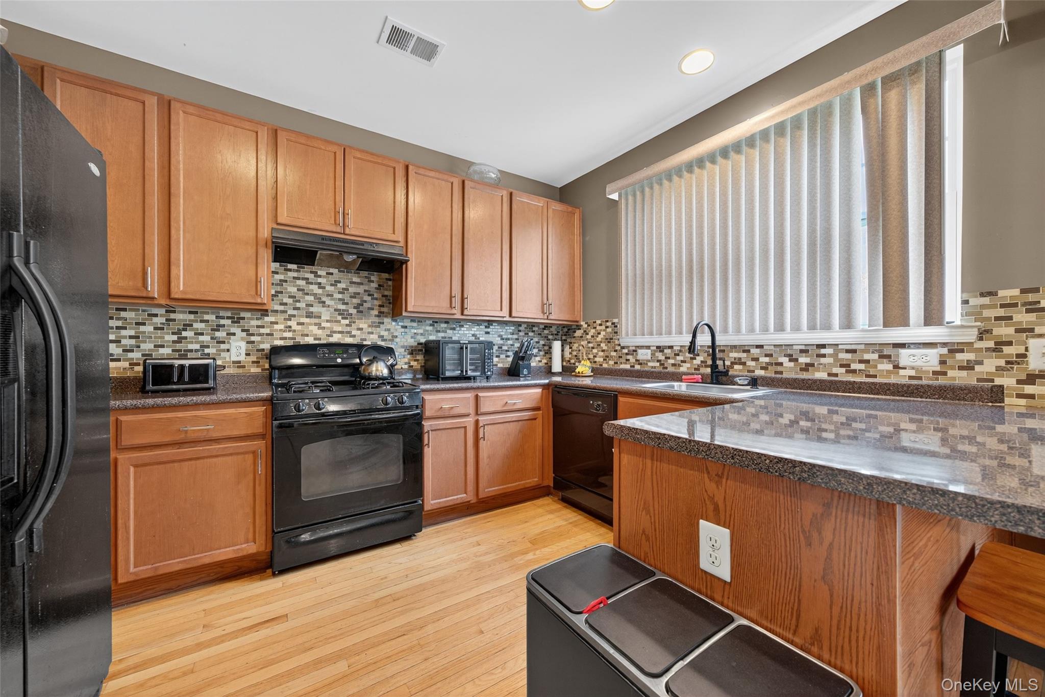 1404 Hawthorn Way, New Windsor, NY 12553