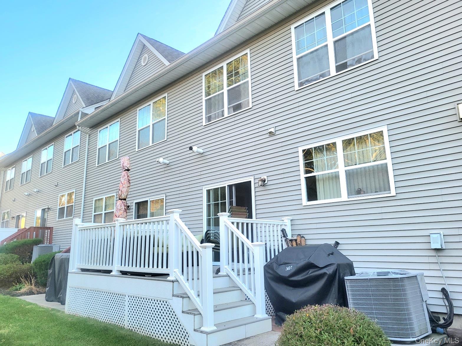 1404 Hawthorn Way, New Windsor, NY 12553