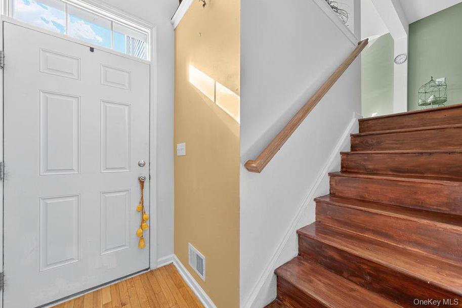 1404 Hawthorn Way, New Windsor, NY 12553