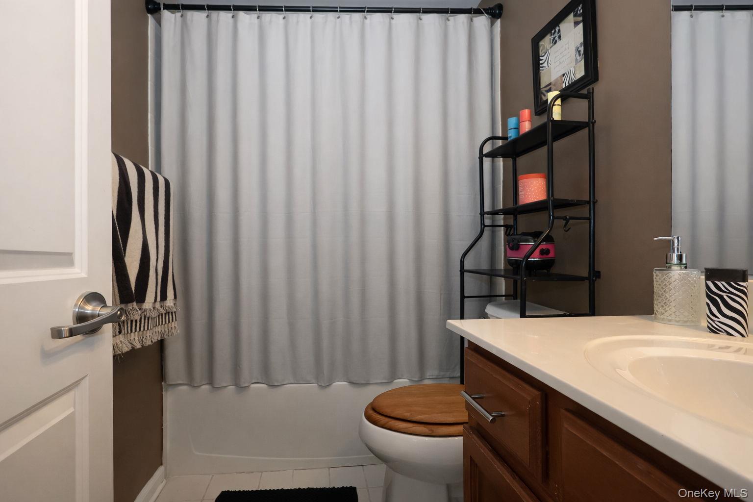 1404 Hawthorn Way, New Windsor, NY 12553