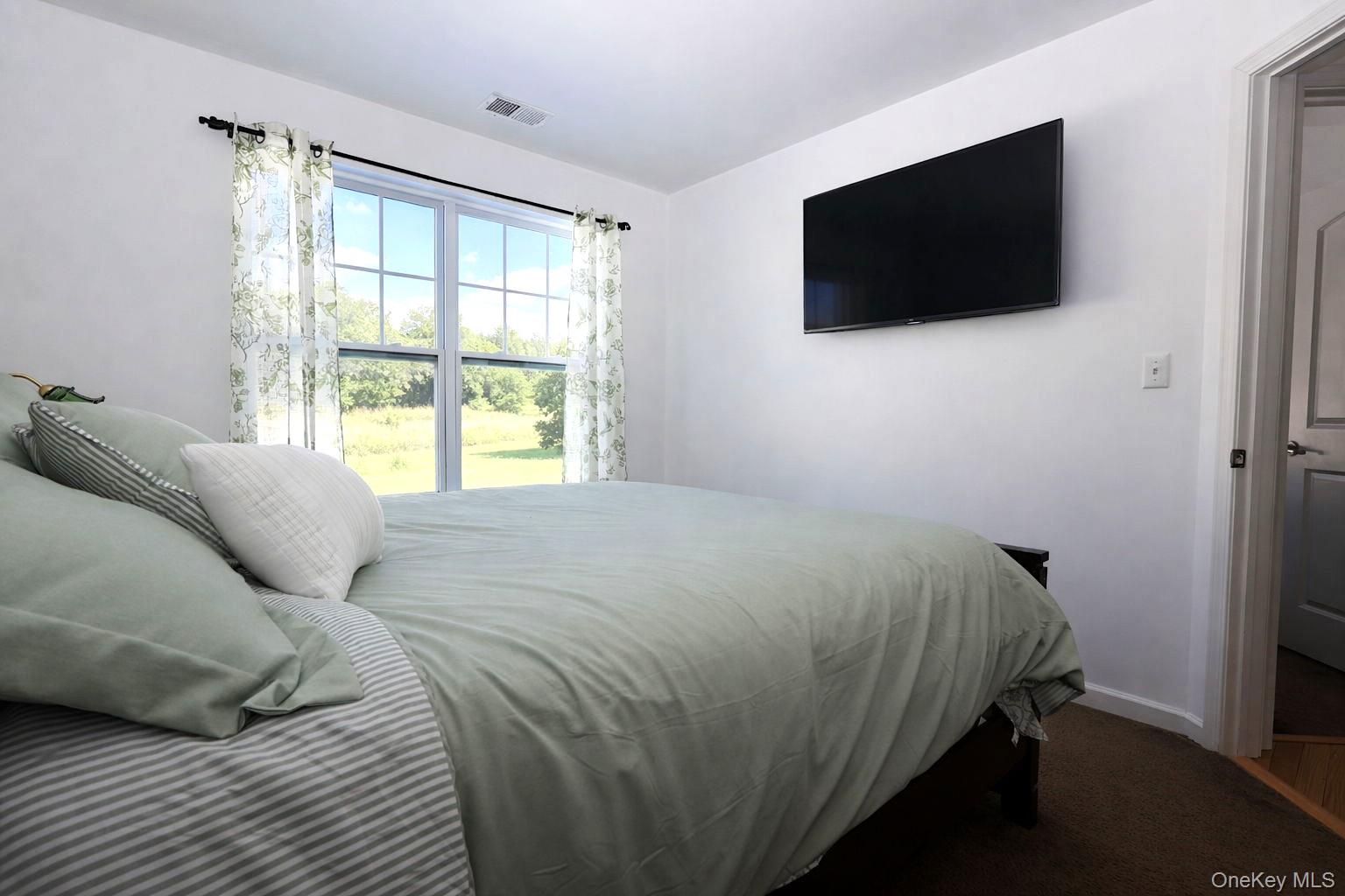 1404 Hawthorn Way, New Windsor, NY 12553