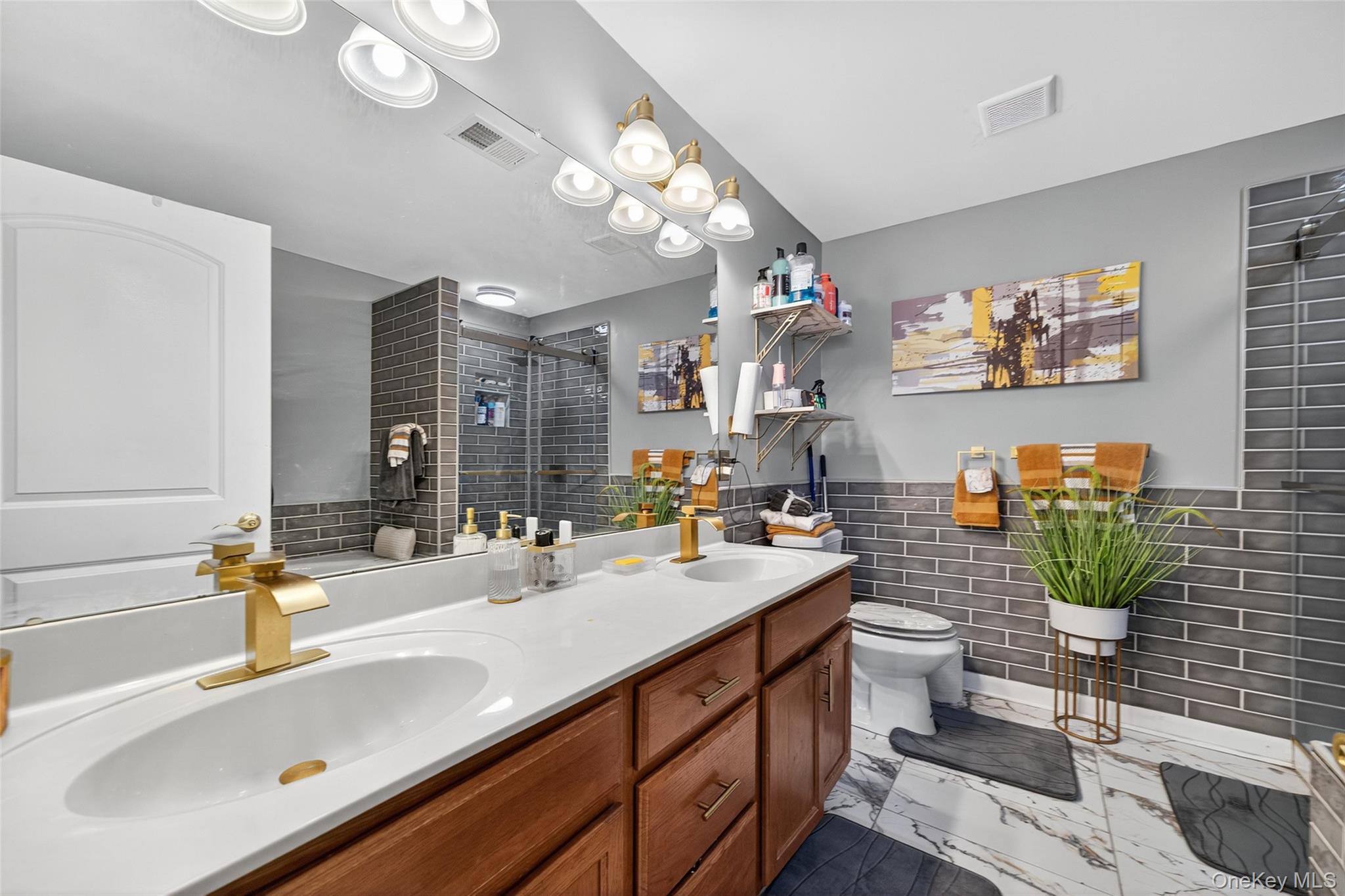 1404 Hawthorn Way, New Windsor, NY 12553