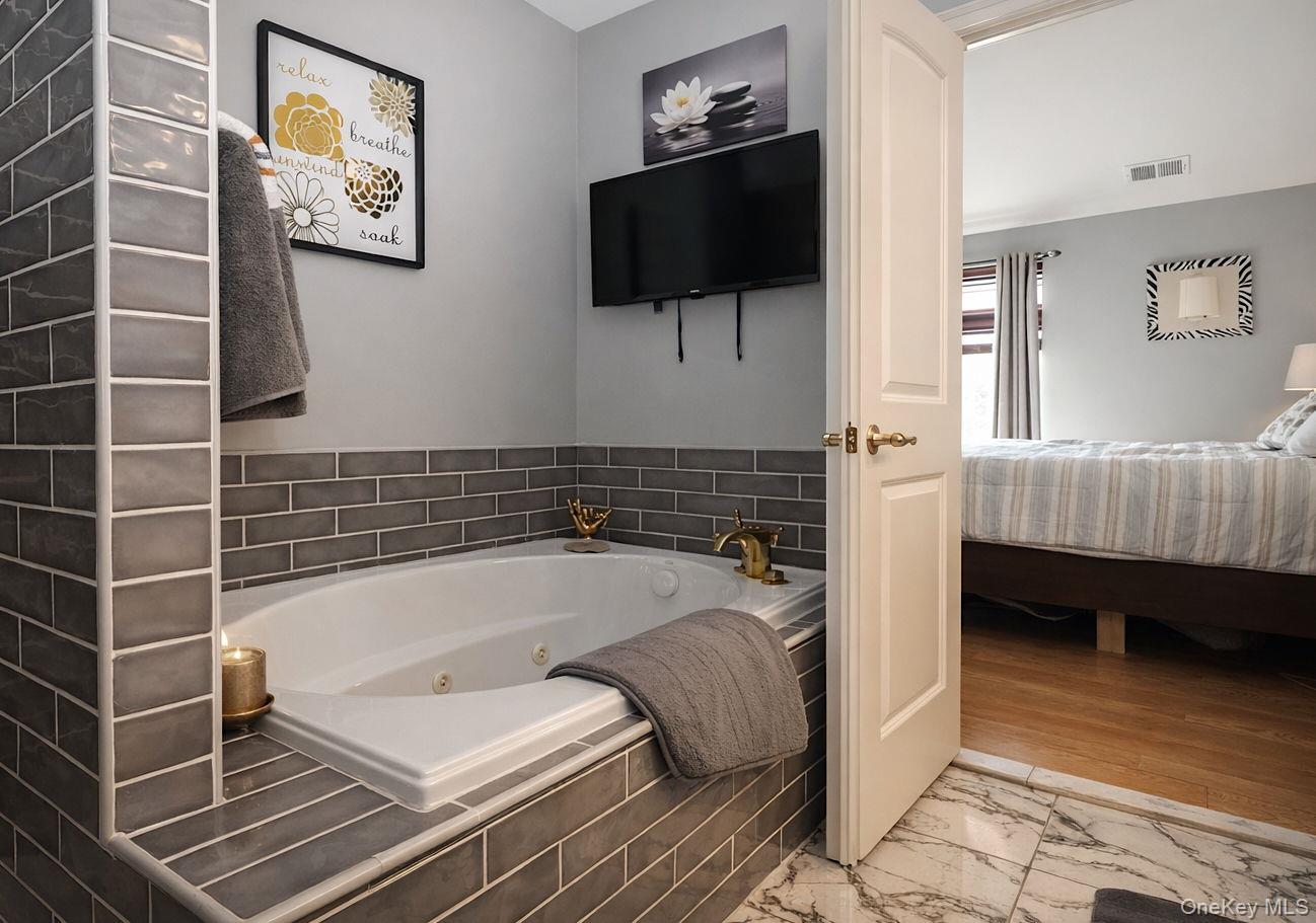 1404 Hawthorn Way, New Windsor, NY 12553