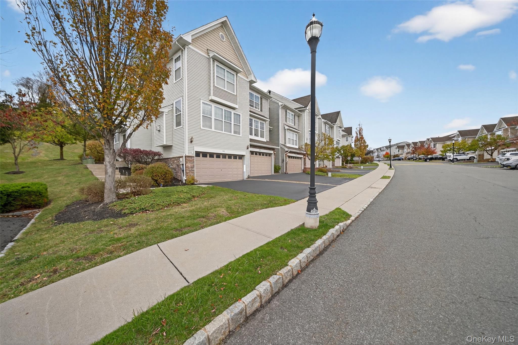 1404 Hawthorn Way, New Windsor, NY 12553