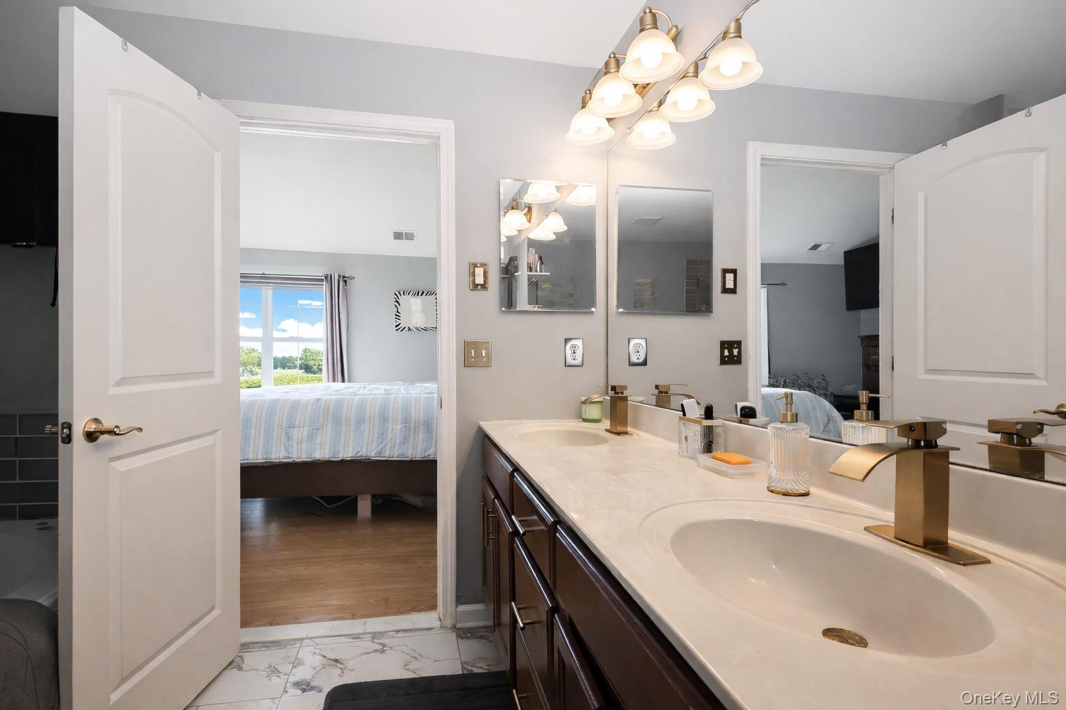 1404 Hawthorn Way, New Windsor, NY 12553