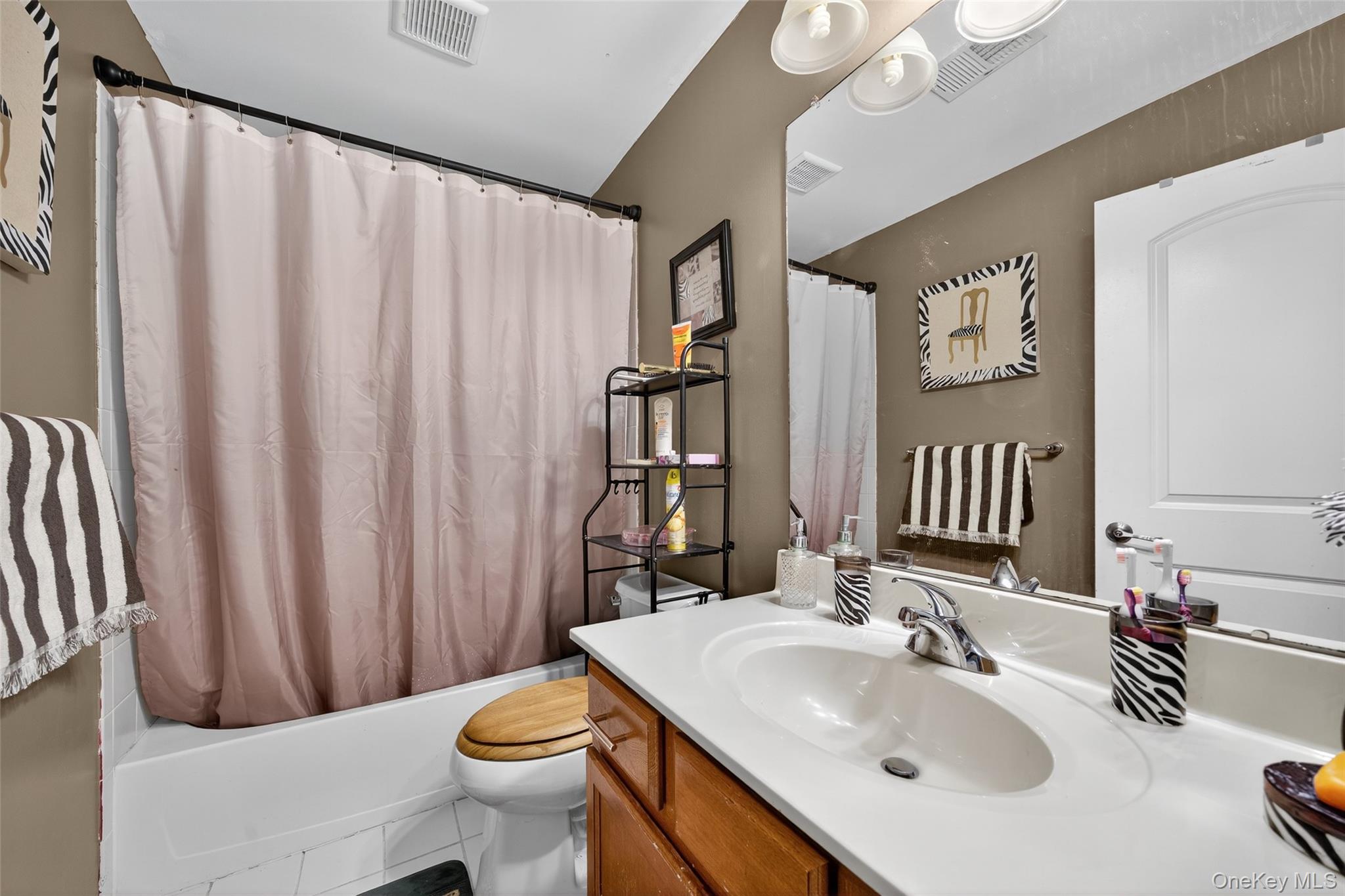 1404 Hawthorn Way, New Windsor, NY 12553