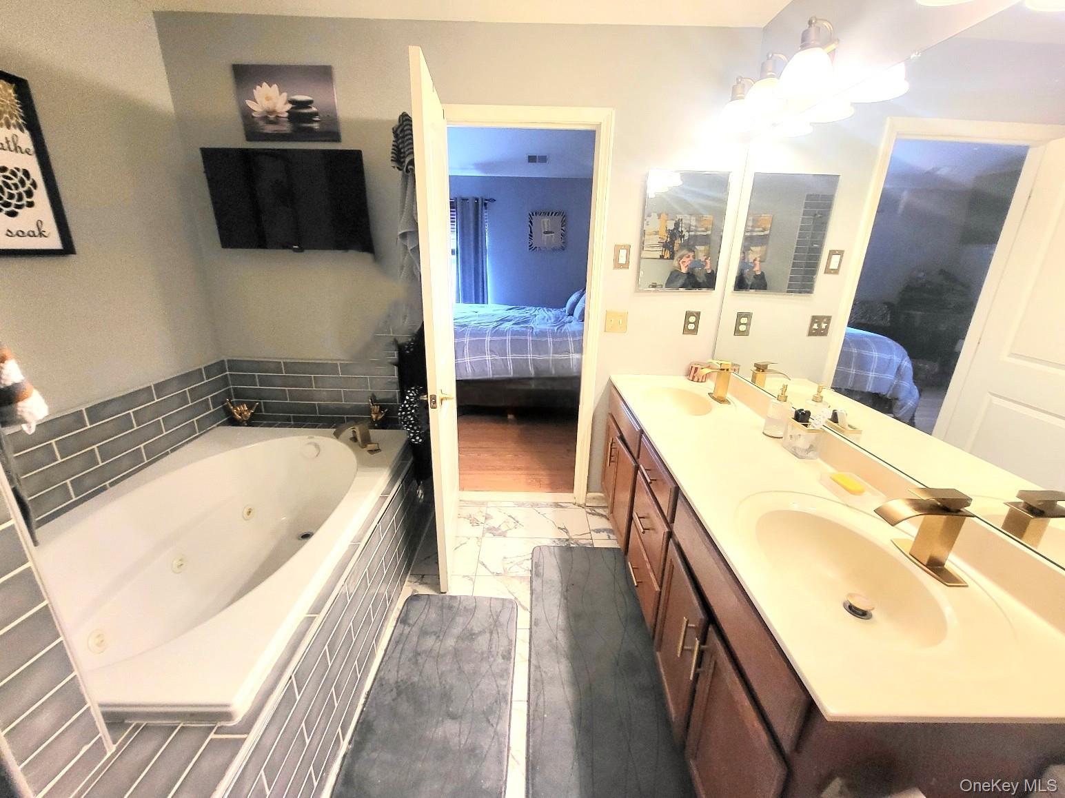 1404 Hawthorn Way, New Windsor, NY 12553