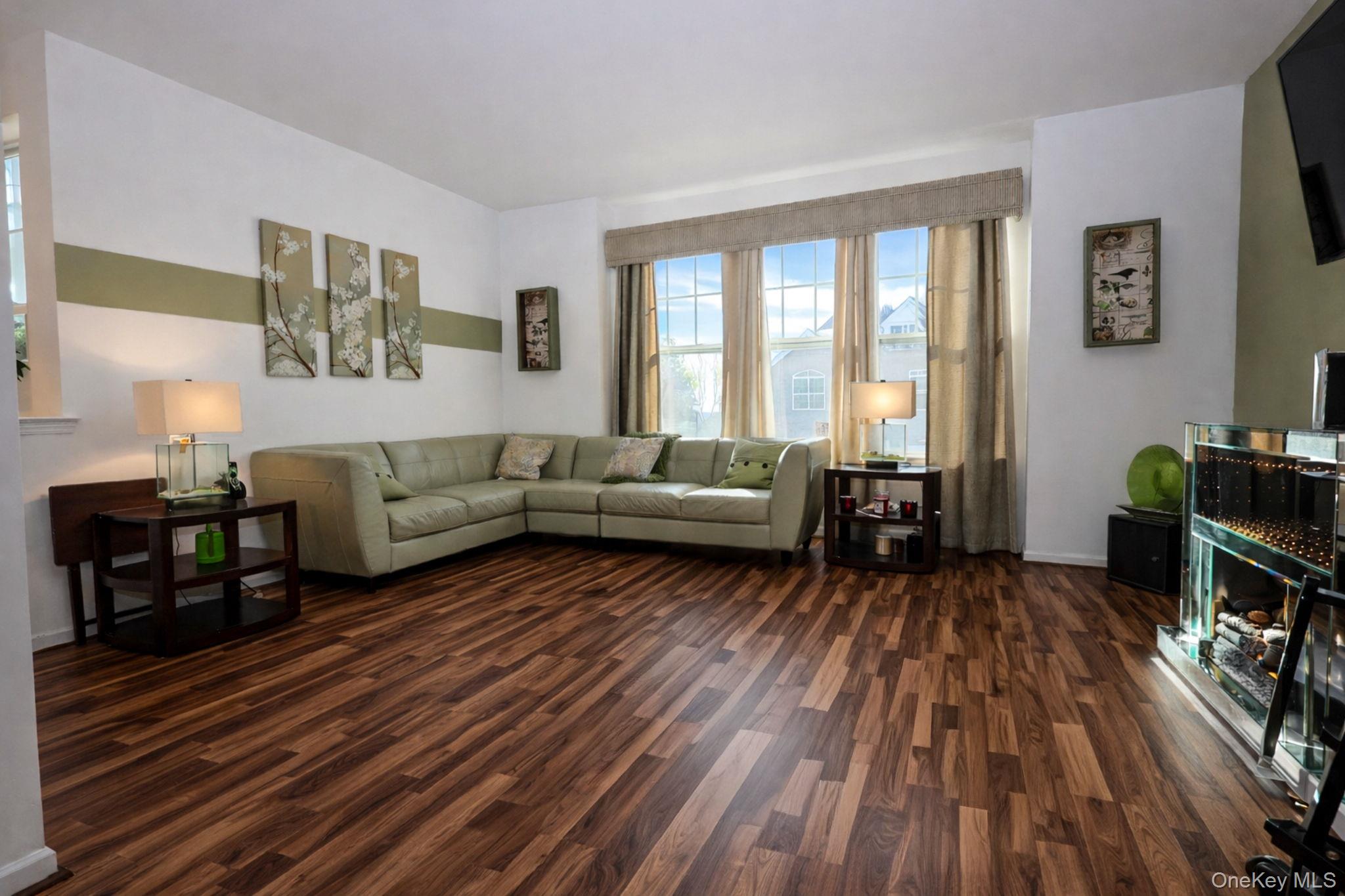 1404 Hawthorn Way, New Windsor, NY 12553