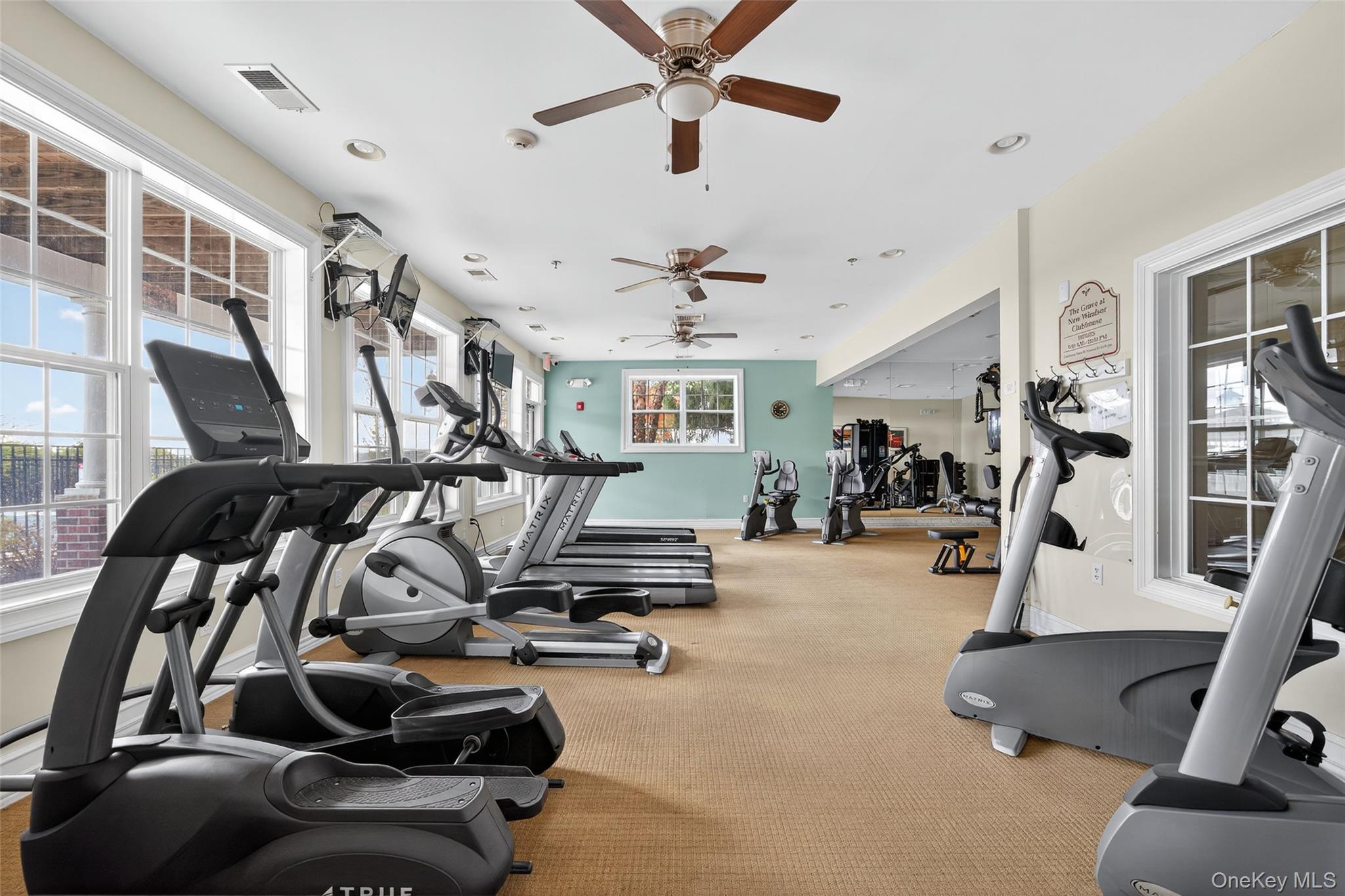 1404 Hawthorn Way, New Windsor, NY 12553