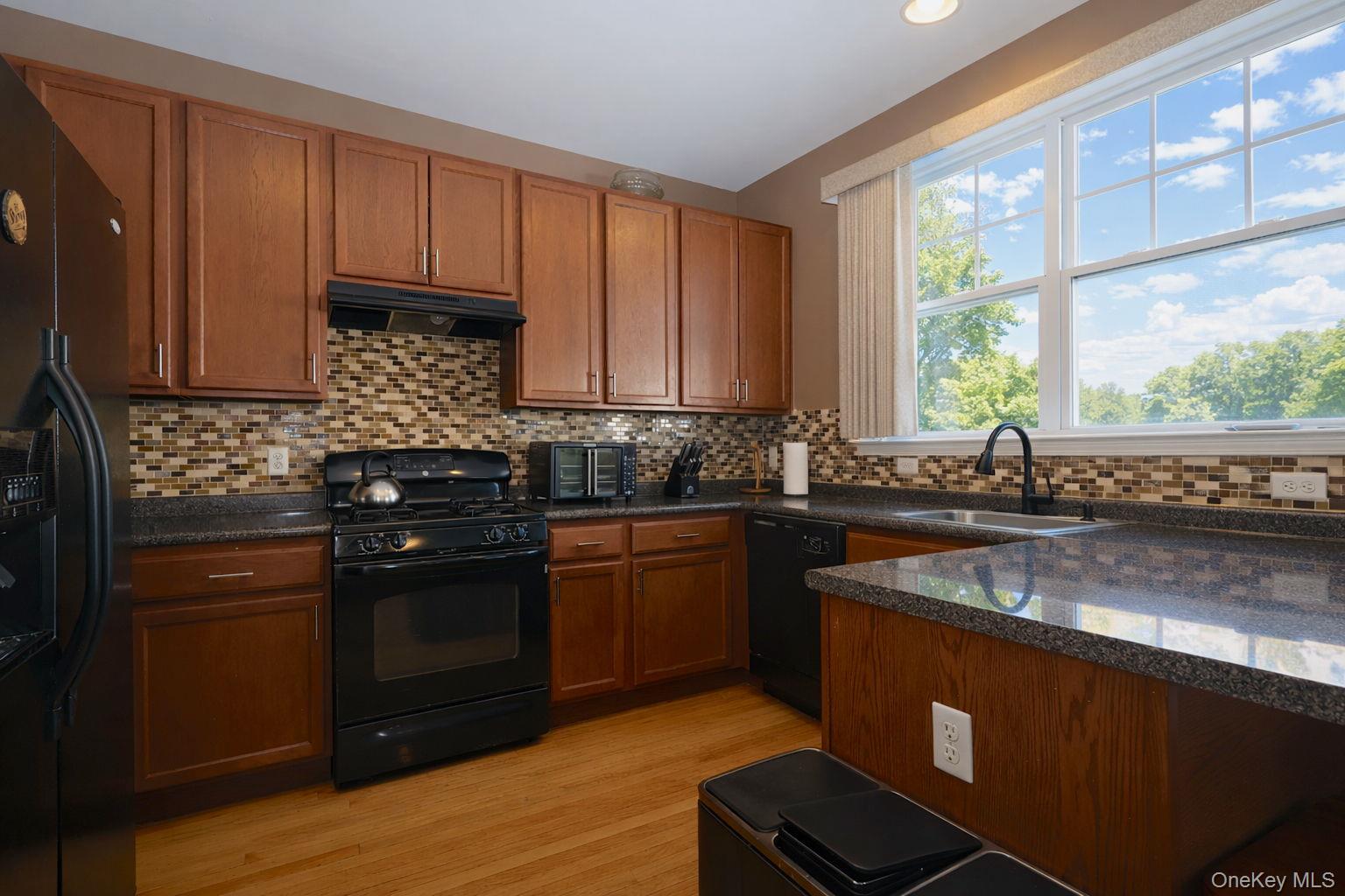 1404 Hawthorn Way, New Windsor, NY 12553