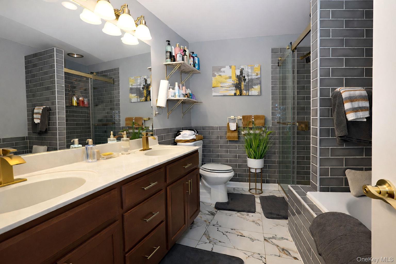 1404 Hawthorn Way, New Windsor, NY 12553